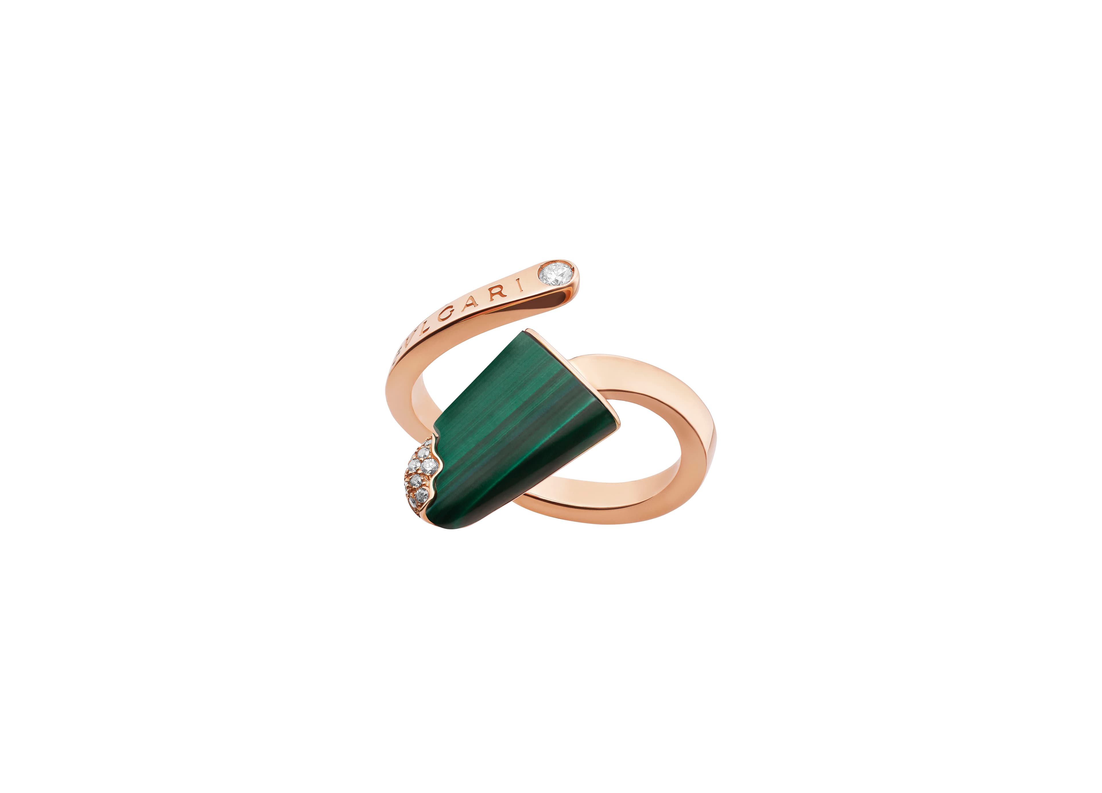 BVLGARI BVLGARI Gelati系列孔雀石及鑽石玫瑰金戒指。NT$75,400(寶格麗提供)