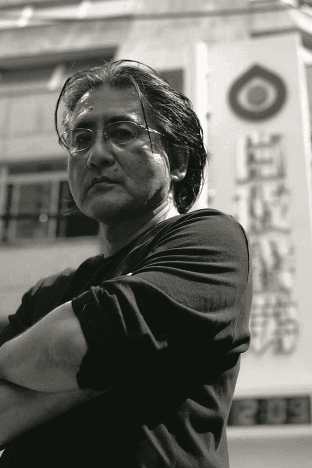《全裸導演——村西透傳》作者本橋信宏（攝影：山崎凌。柳橋出版提供）