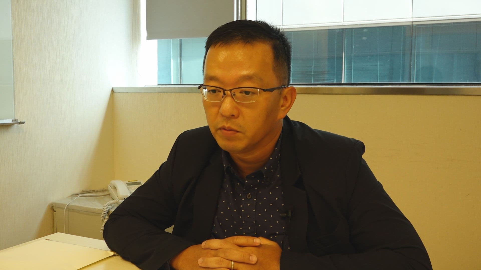君鴻董事長張慶輝提到君鴻因捲入掏空案,偵辦期間又迅速遭法拍,深感憤怒無奈。