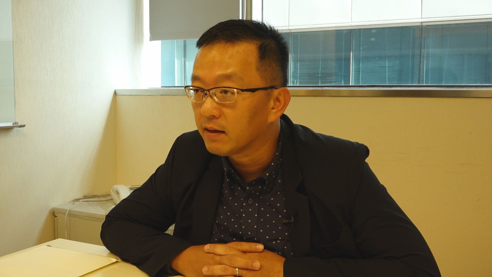 君鴻董座張慶輝質疑,高雄地院司法事務官的作法,根本是配合特定公司進行法拍。