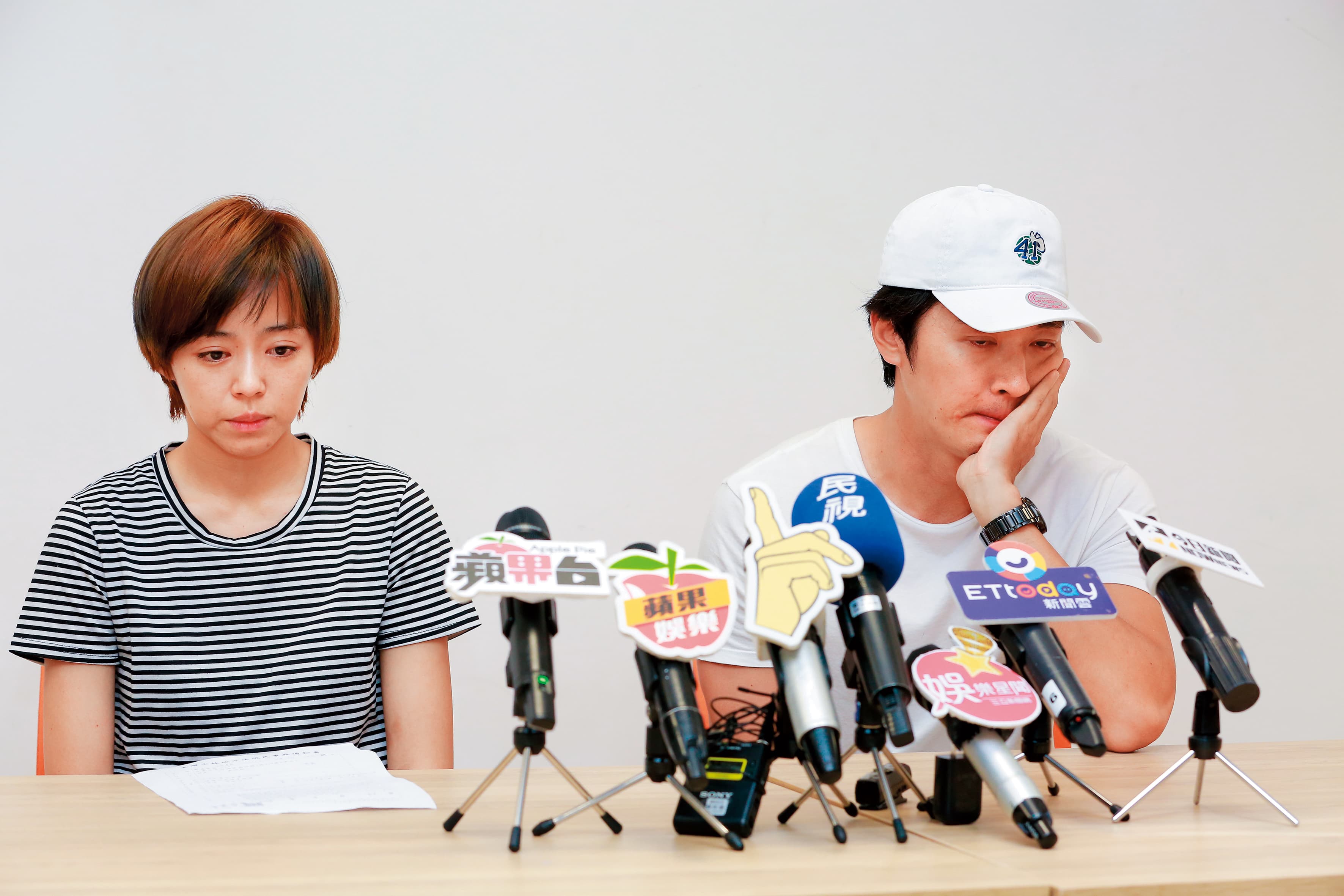馬俊麟妻子提告後,王瞳跟馬俊麟臨時召開記者會,馬俊麟看似想澄清自己和王瞳關係,卻愈描愈黑。