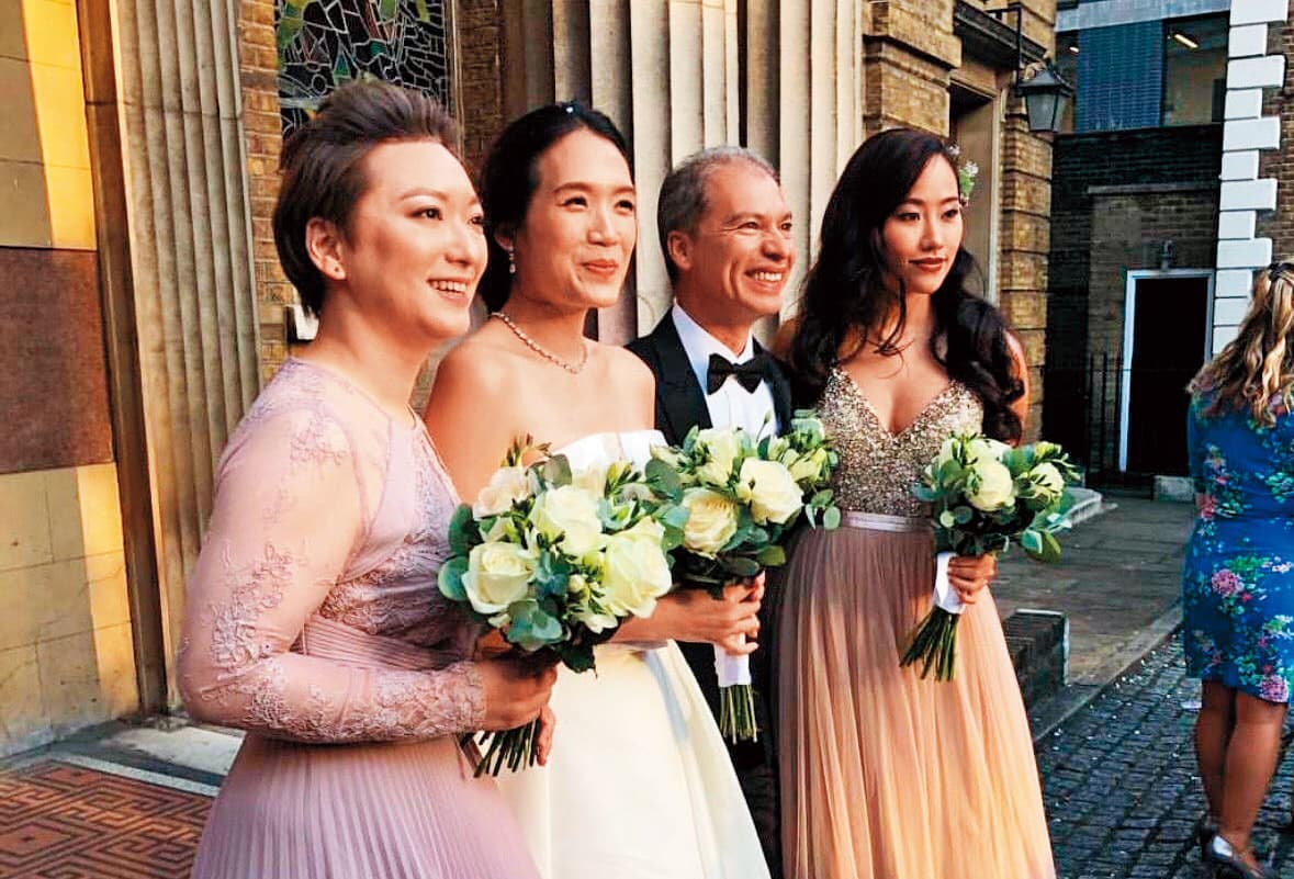 連詠心與雷明思去年9月在英國倫敦衛斯理禮拜堂舉行婚禮,連家人還舉家飛往現場觀禮。(翻攝路永佳Instagram)