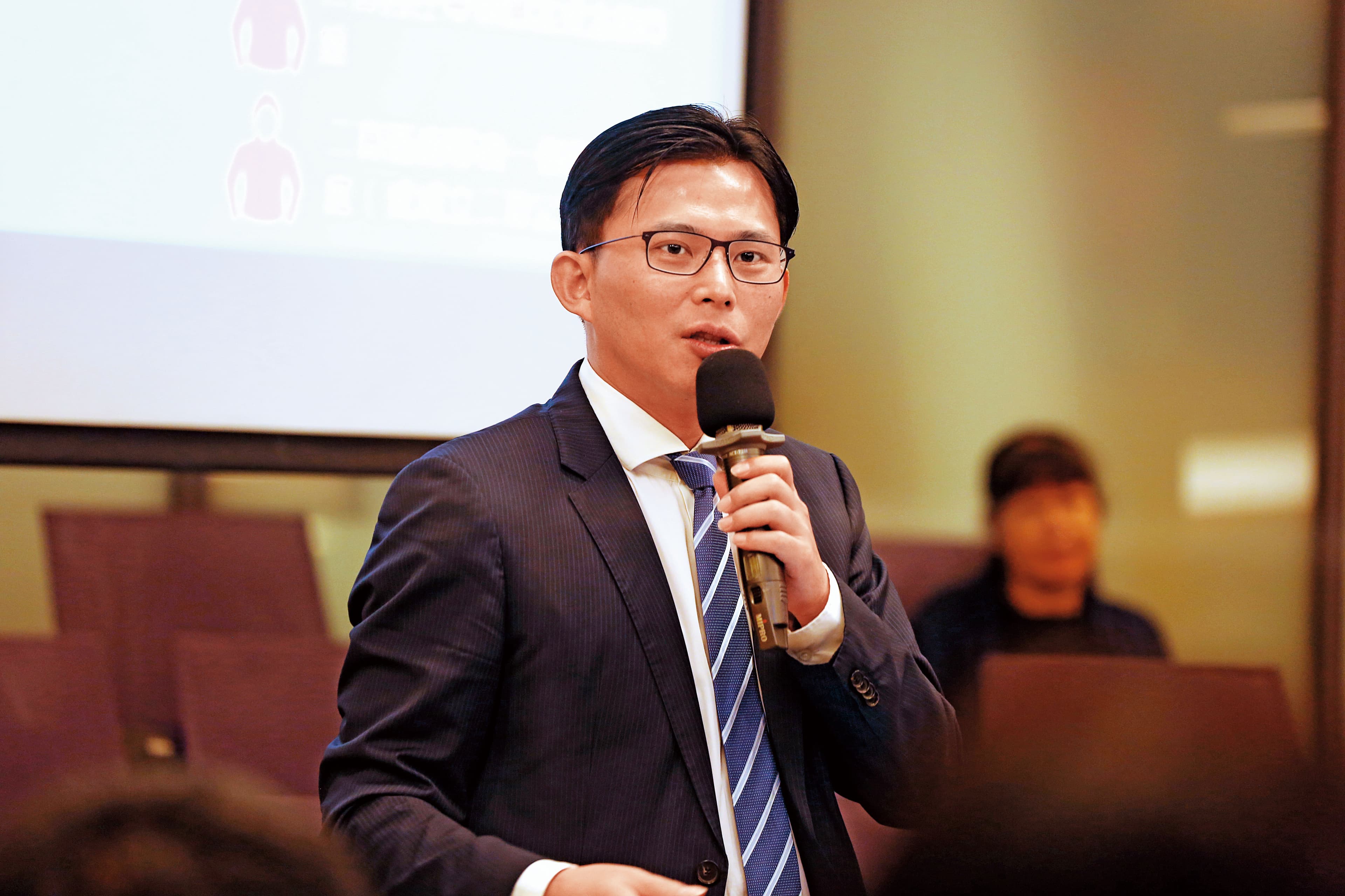立委黃國昌痛批,宜蘭縣政府僅採目視法檢測南方澳大橋,才會釀災。