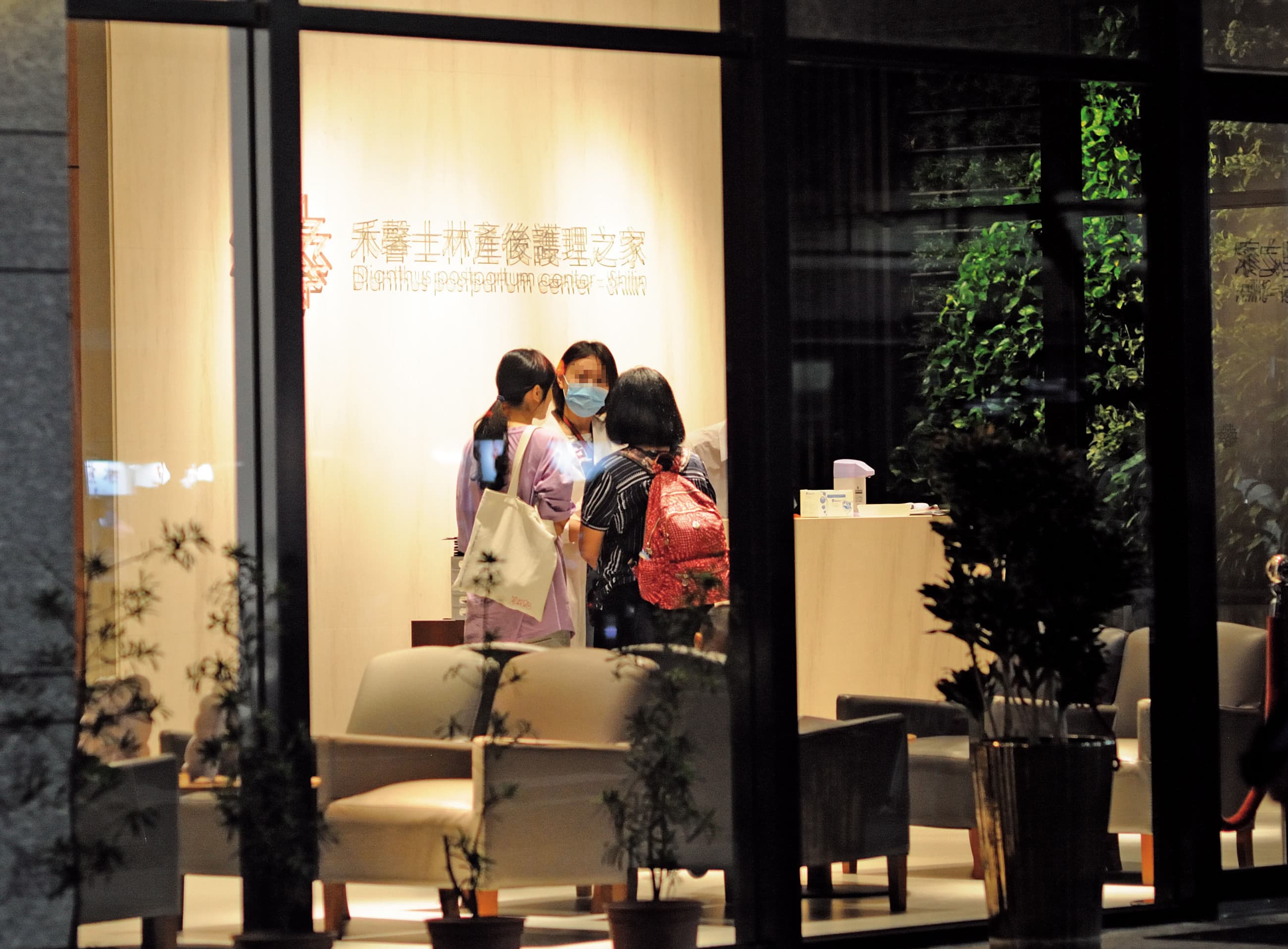 禾馨產後護理之家位在台北市士林區,高檔獨棟建築十分醒目。