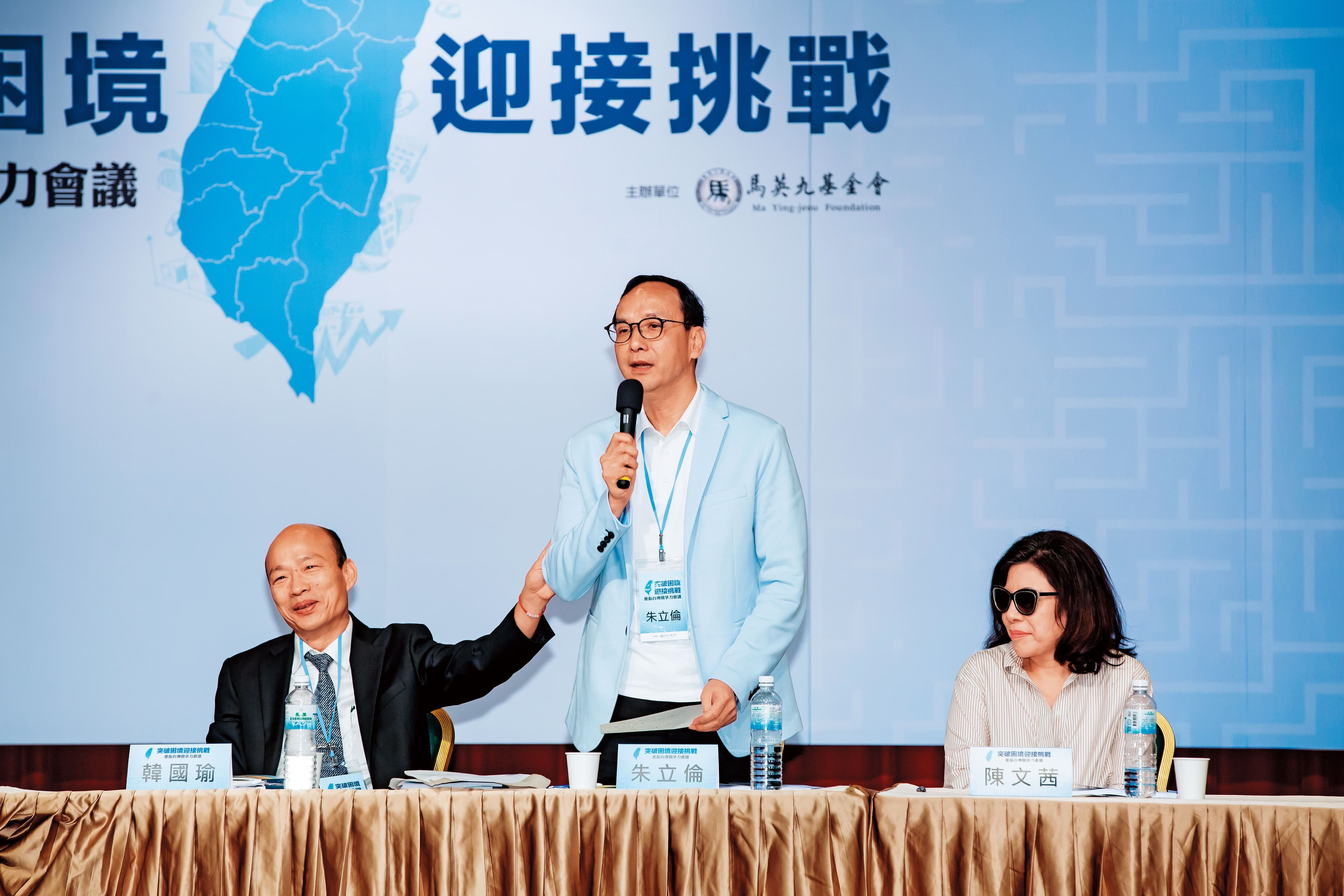 為避免刺激國民黨總統候選人韓國瑜搭配前新北市長朱立倫的「韓朱配」成局,蔡英文副手可能11月中旬才公布。
