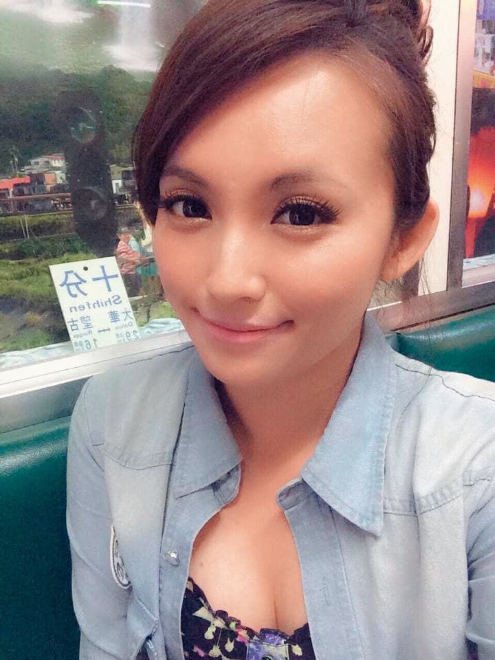 周縈不堪長期遭網友嘲弄,憤怒在臉書強調自己從未說過是玉晶光千金。(翻攝自周縈臉書)