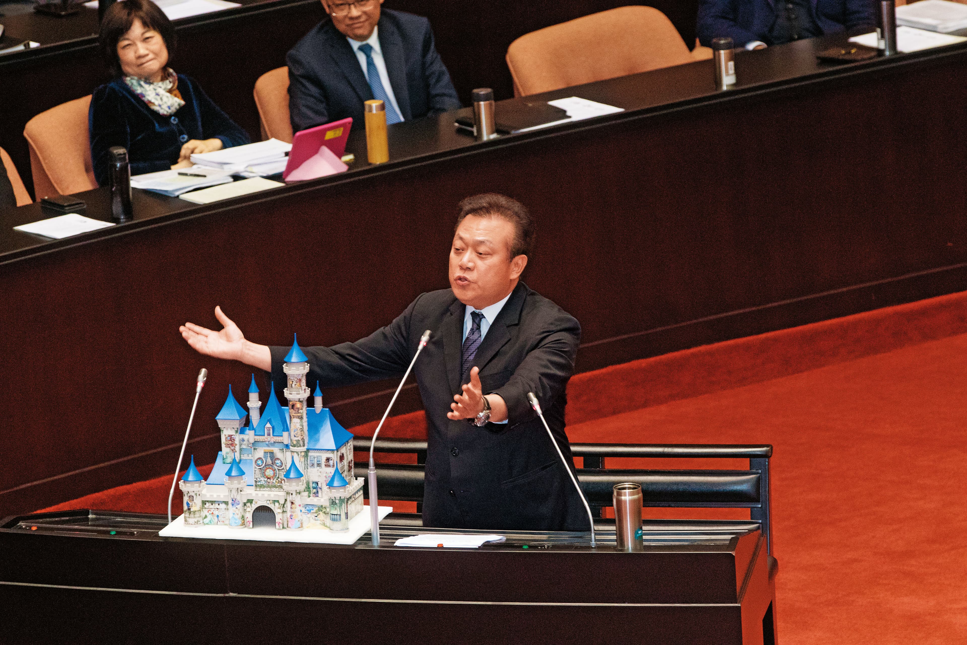 蘇震清是屏東縣3連霸立委,地方政治實力雄厚,也是未來熱門的屏東縣長候選人之一。