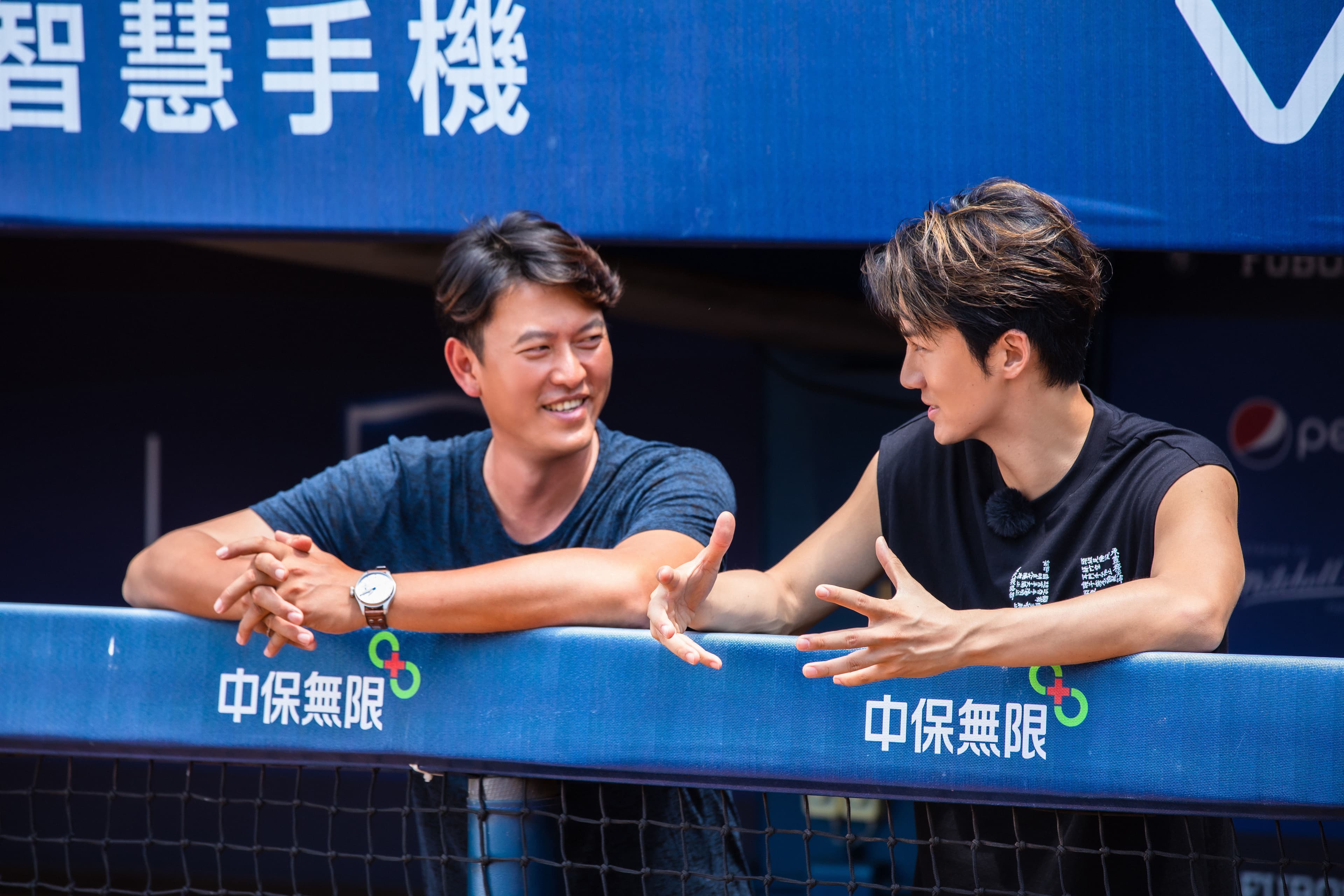 王建民卸下心房暢談糾結心境，讓吳克群紅了眼眶。（何樂音樂提供）