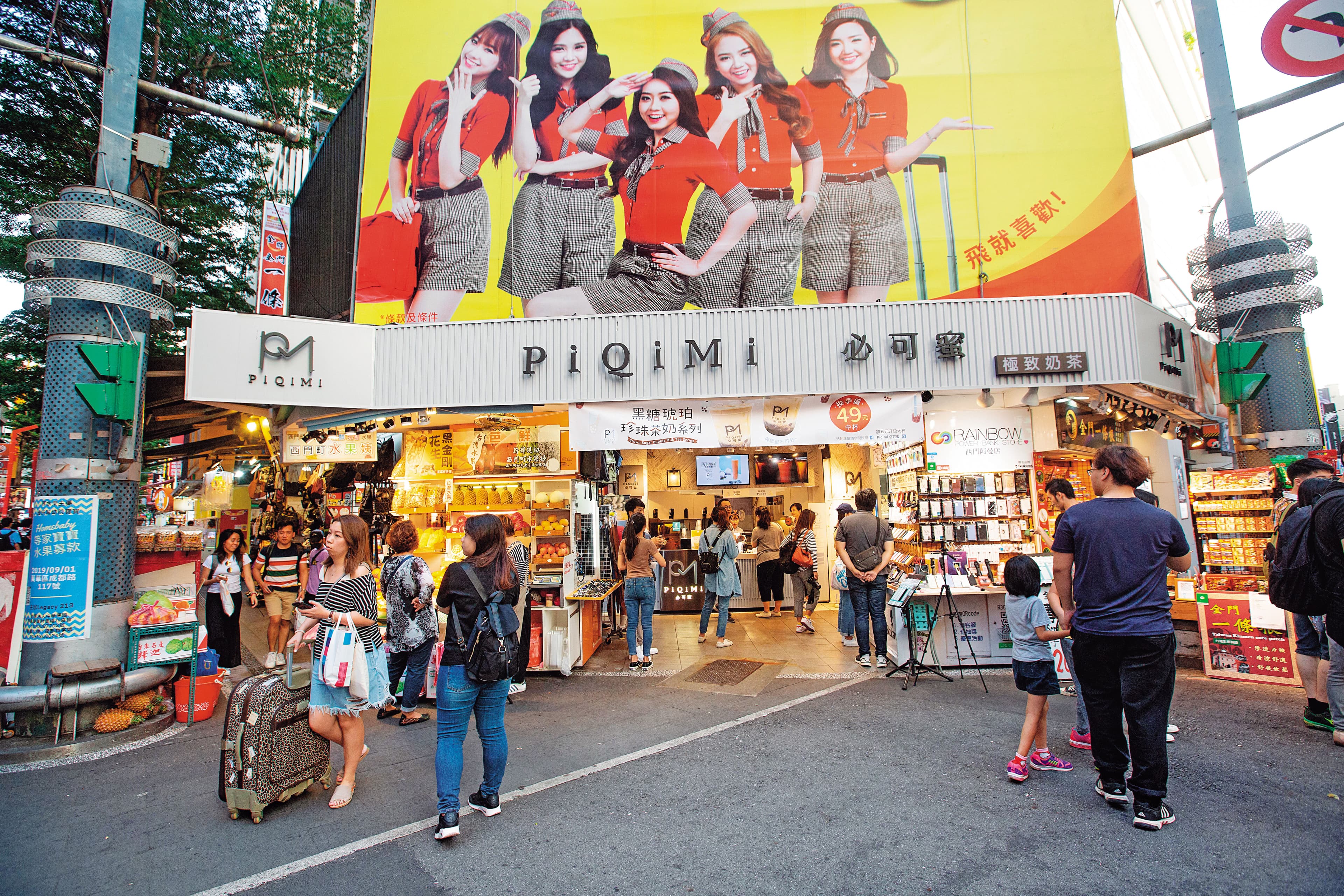 必可蜜位在西門町電影街對角的店面雖只有二坪大,但人潮不少。