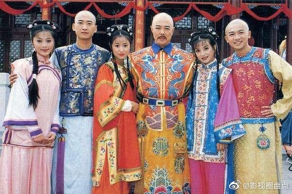 1998年首播的古裝劇《還珠格格》紅遍亞洲,也捧紅趙薇、林心如、范冰冰、蘇有朋。(翻攝自微博)