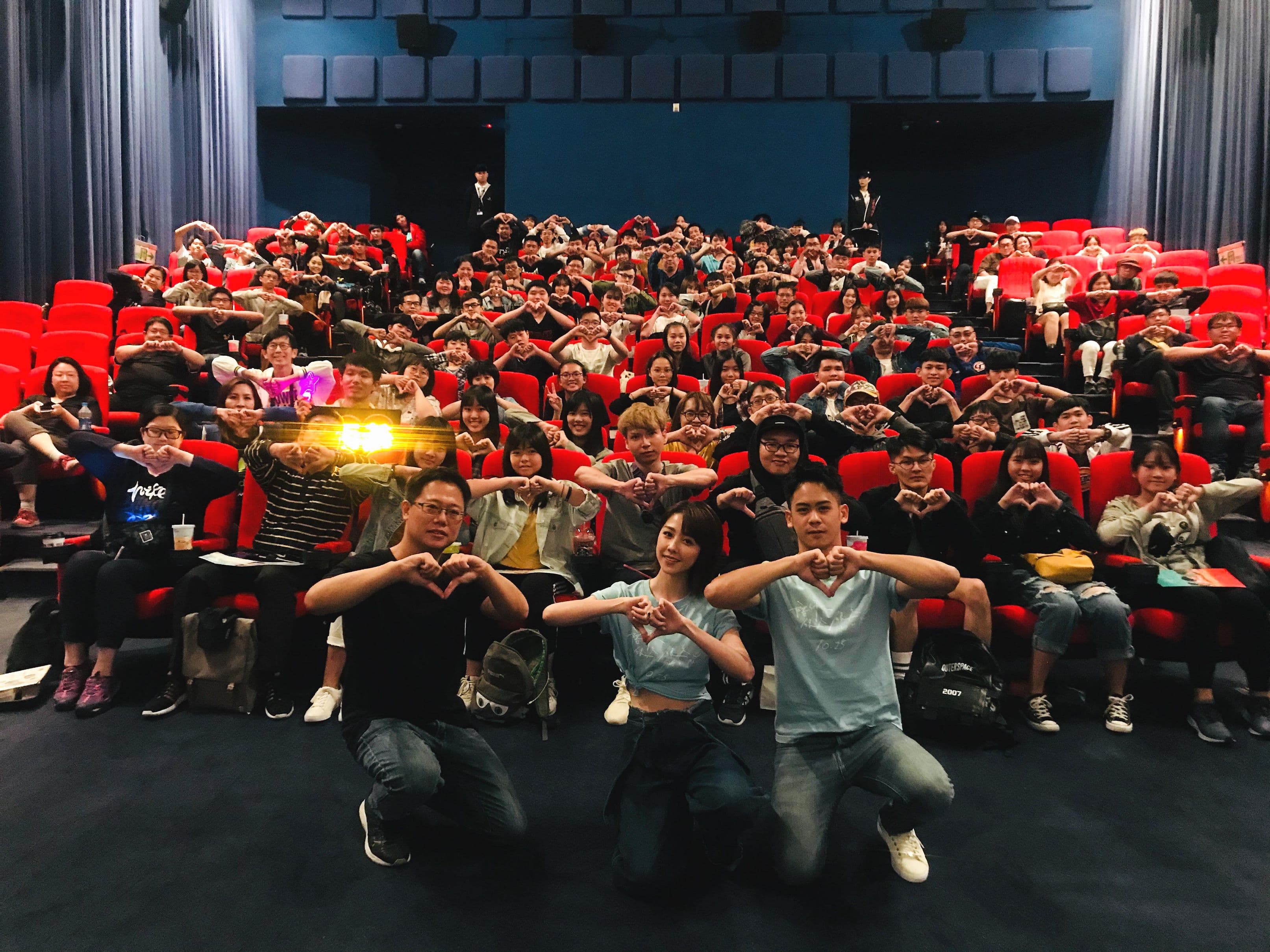 導演賴孟傑，及李淳、邵雨薇等人，出席電影的映後活動。（威視提供）
