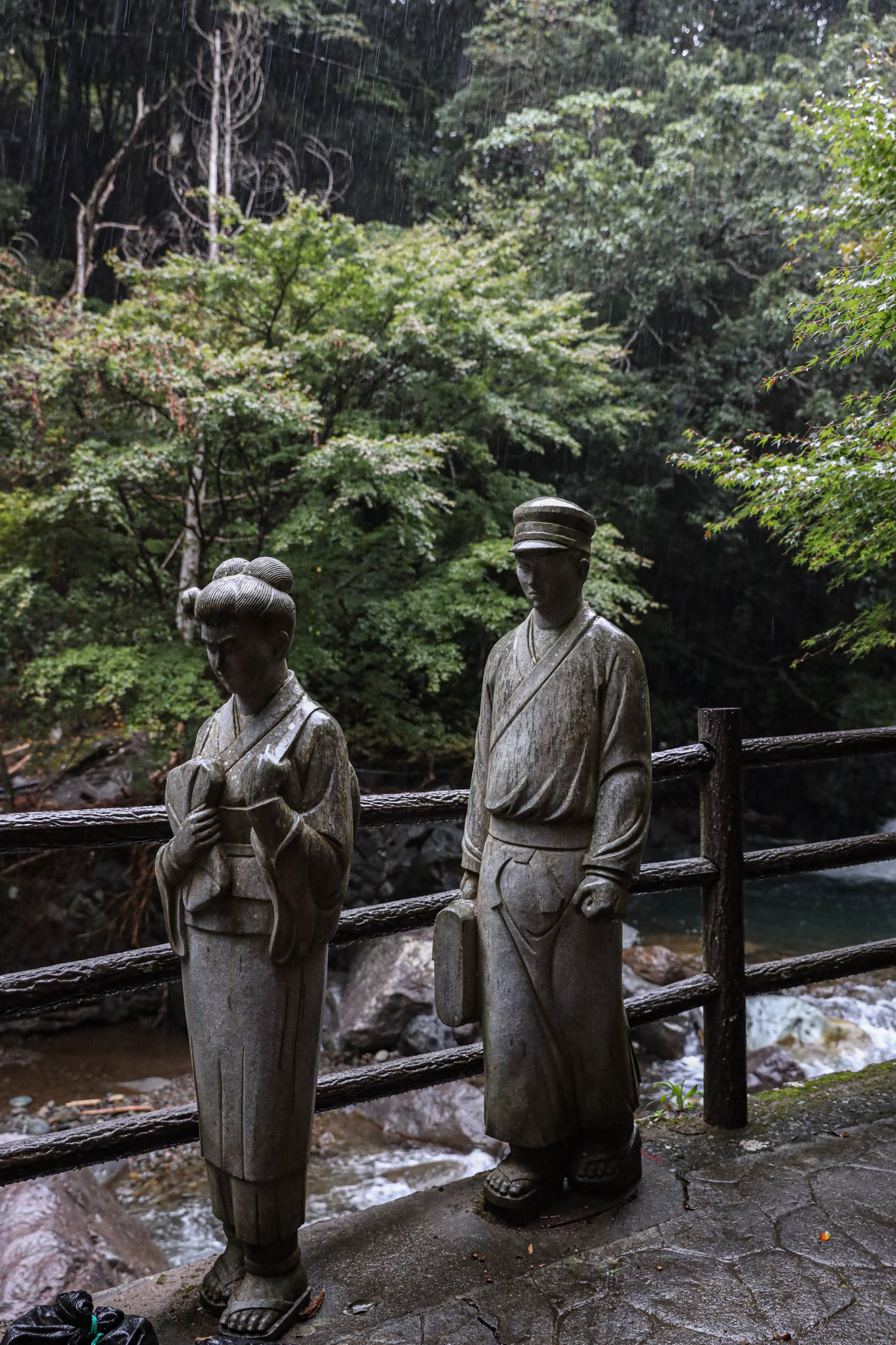 當年19歲的川端康成,也曾對旅行途中遇見的小舞孃產生淡淡初戀情懷。