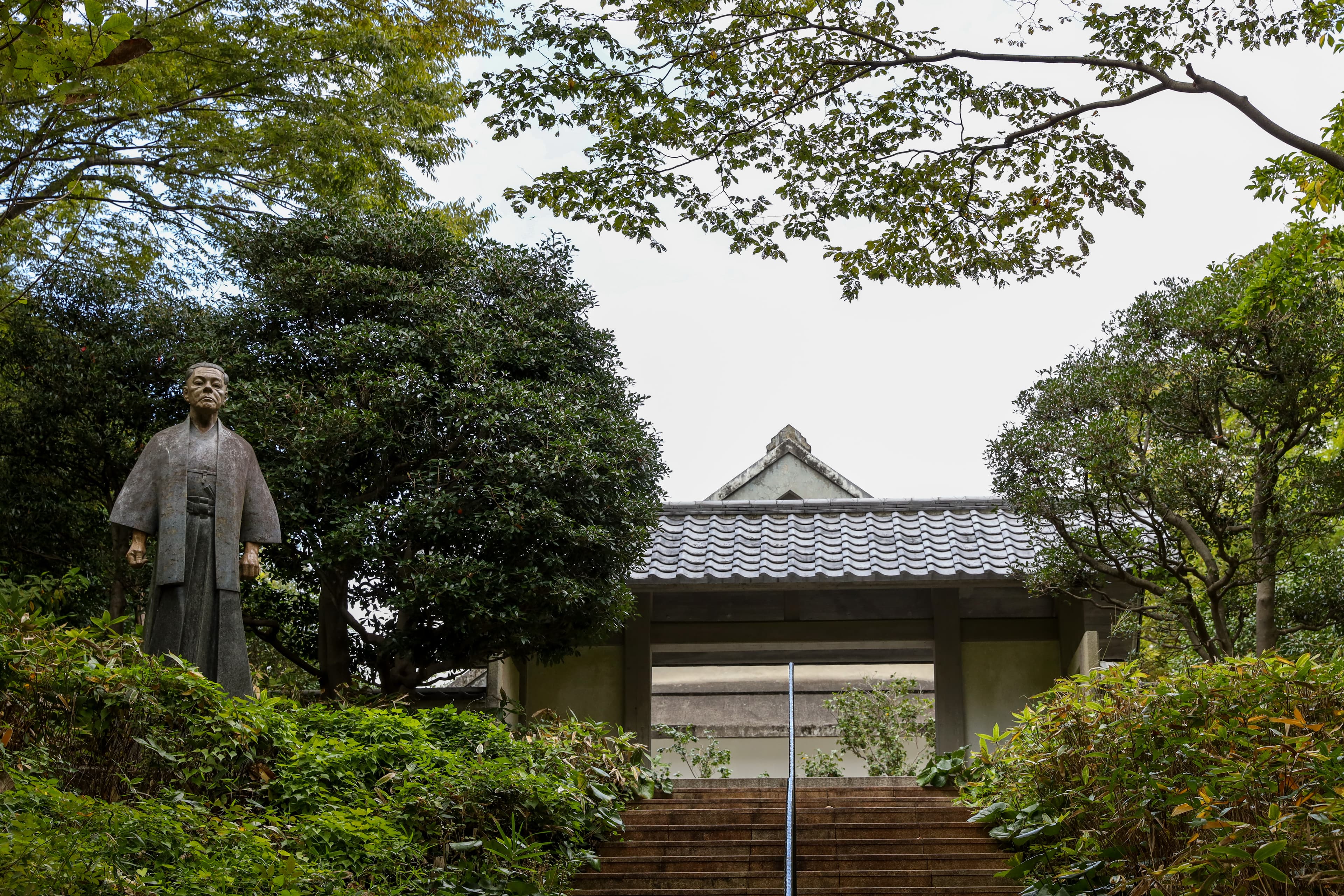 被稱為日本國民作家的井上靖,家族是天城湯島的醫生世家。