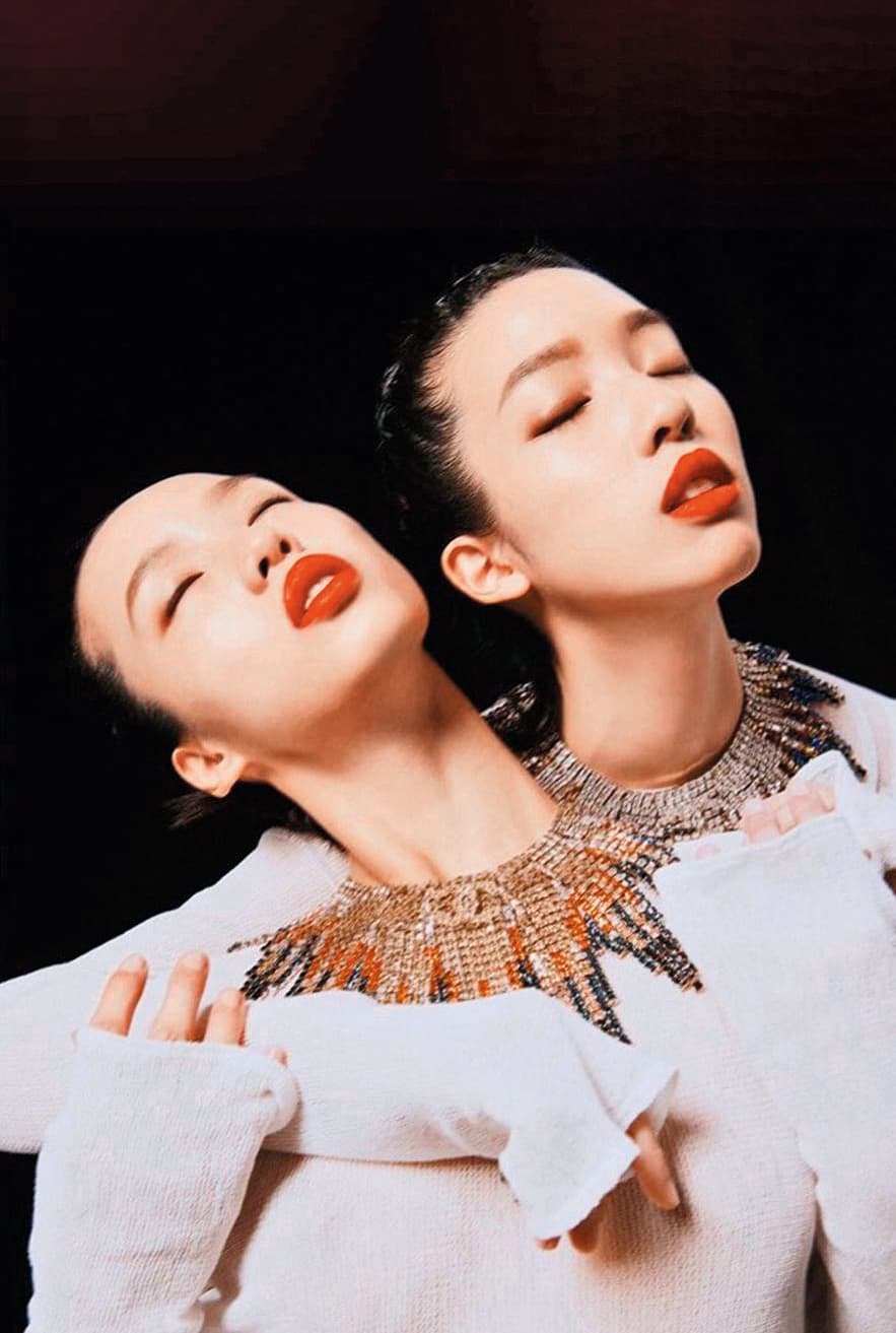 姊妹倆發展多元,在影視、廣告及時尚圈自信遊走。(翻攝自王渝萱IG)(翻攝自王渝萱IG)