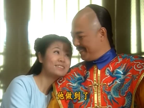 林心如、張鐵林在《還珠格格》中飾演紫薇、乾隆,成為觀眾心中經典。(翻攝自YouTube)