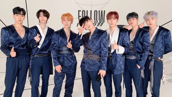 元虎(左三)不願自己私事影響Monsta X團體,做出退團決定。(翻攝自monstax推特)