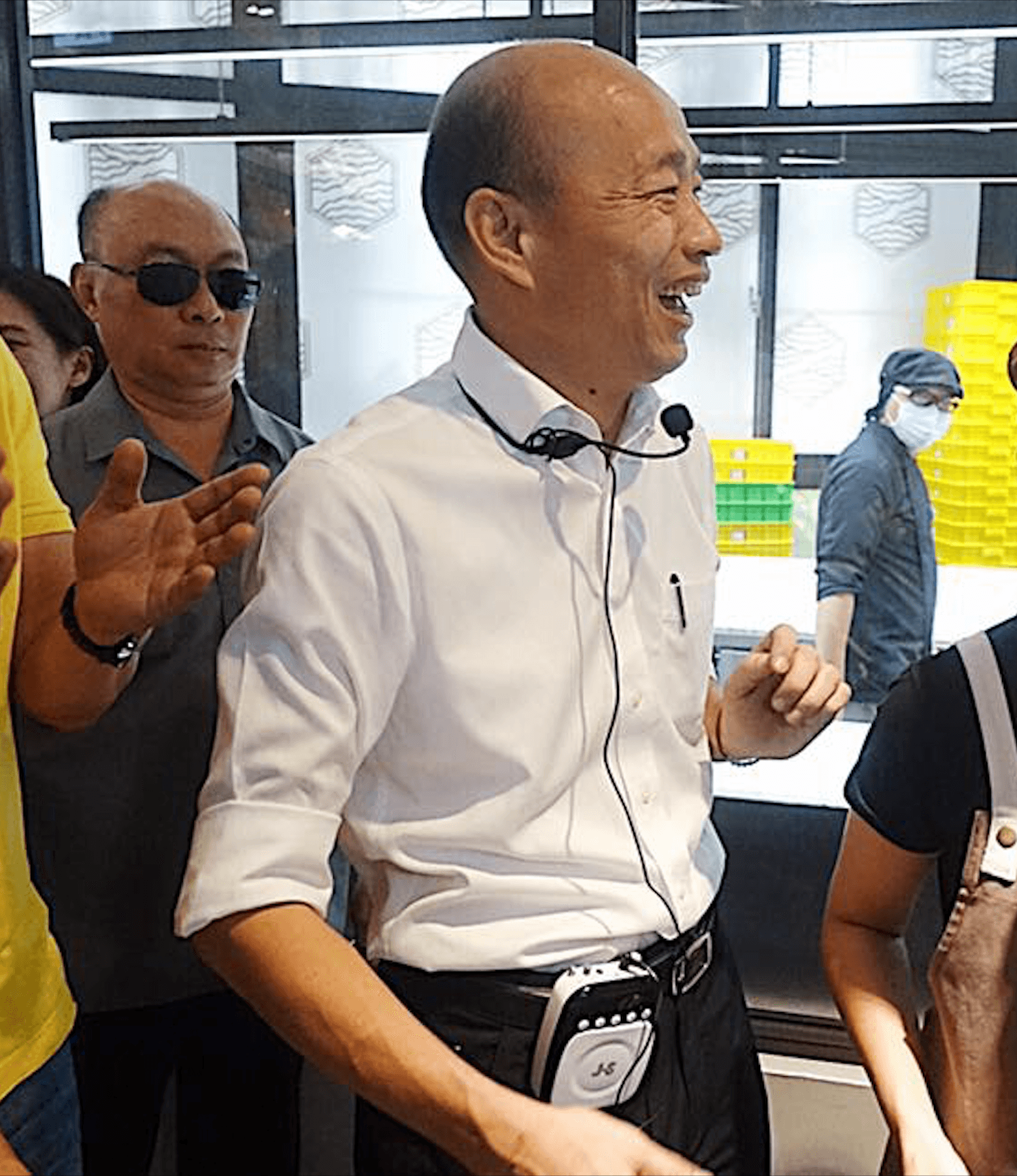 李佳芬提出學貸由政府吞下的想法,韓國瑜幫忙緩頰。(翻攝韓國瑜臉書)