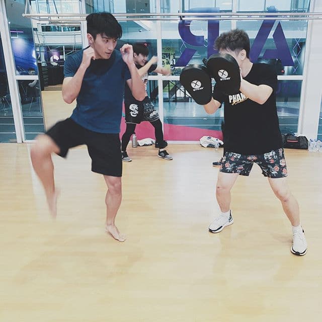 原騰藉打泰拳度過人生低潮期，算有功夫底子的他，對於接拍動作戲也頗有信心。（翻攝自原騰IG）