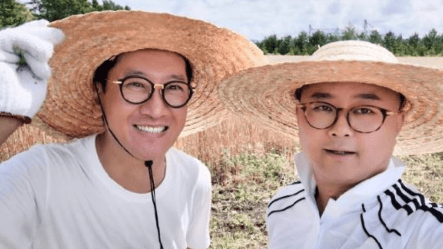 周杰近年轉換跑道,經營農產事業及開設酒莊,如今已成為5家公司老闆,躋身億萬富翁。(翻攝自周杰小先生微博)