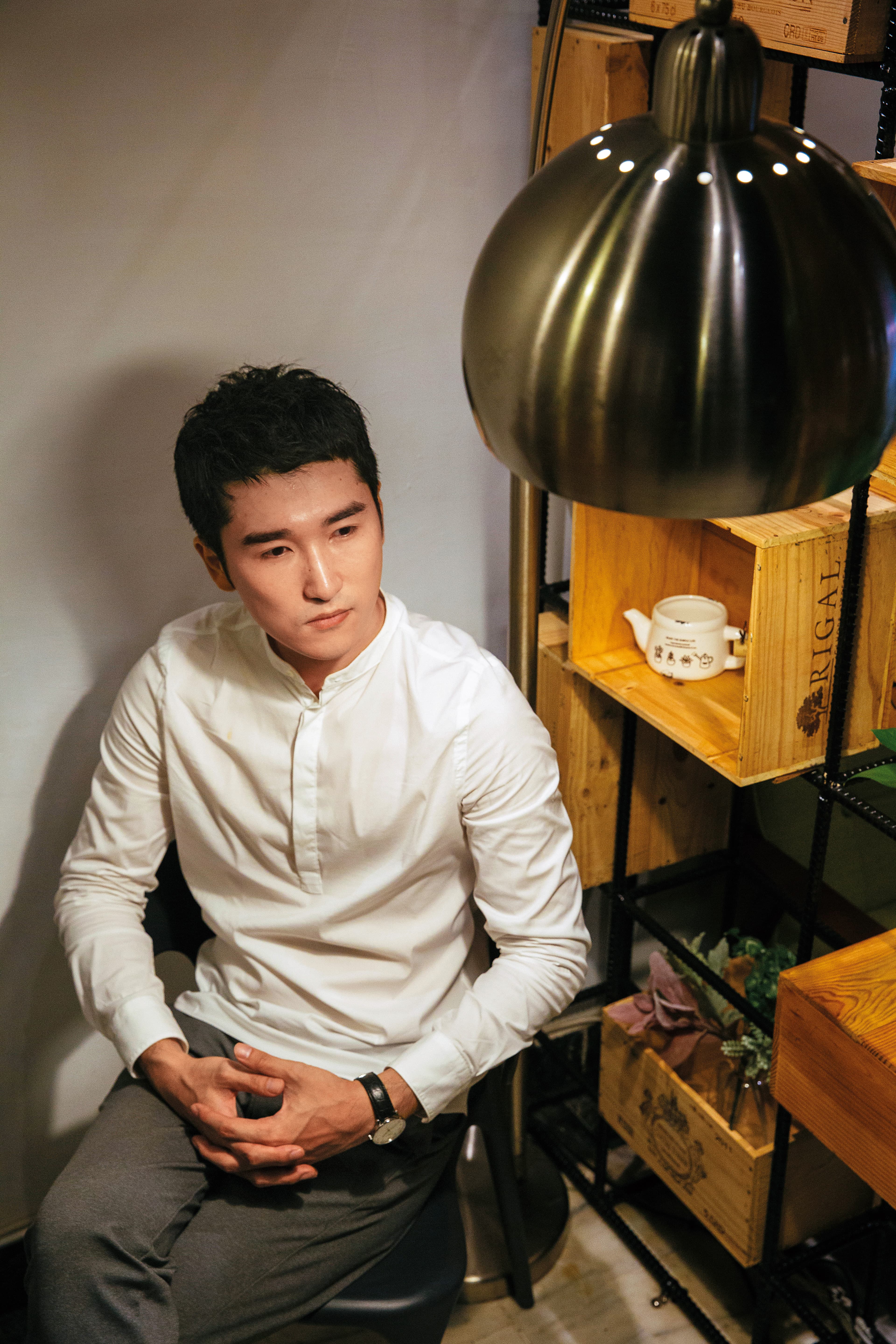 盧尚恩從念大學的時候就常被說像阮經天,長得天生一副明星臉。