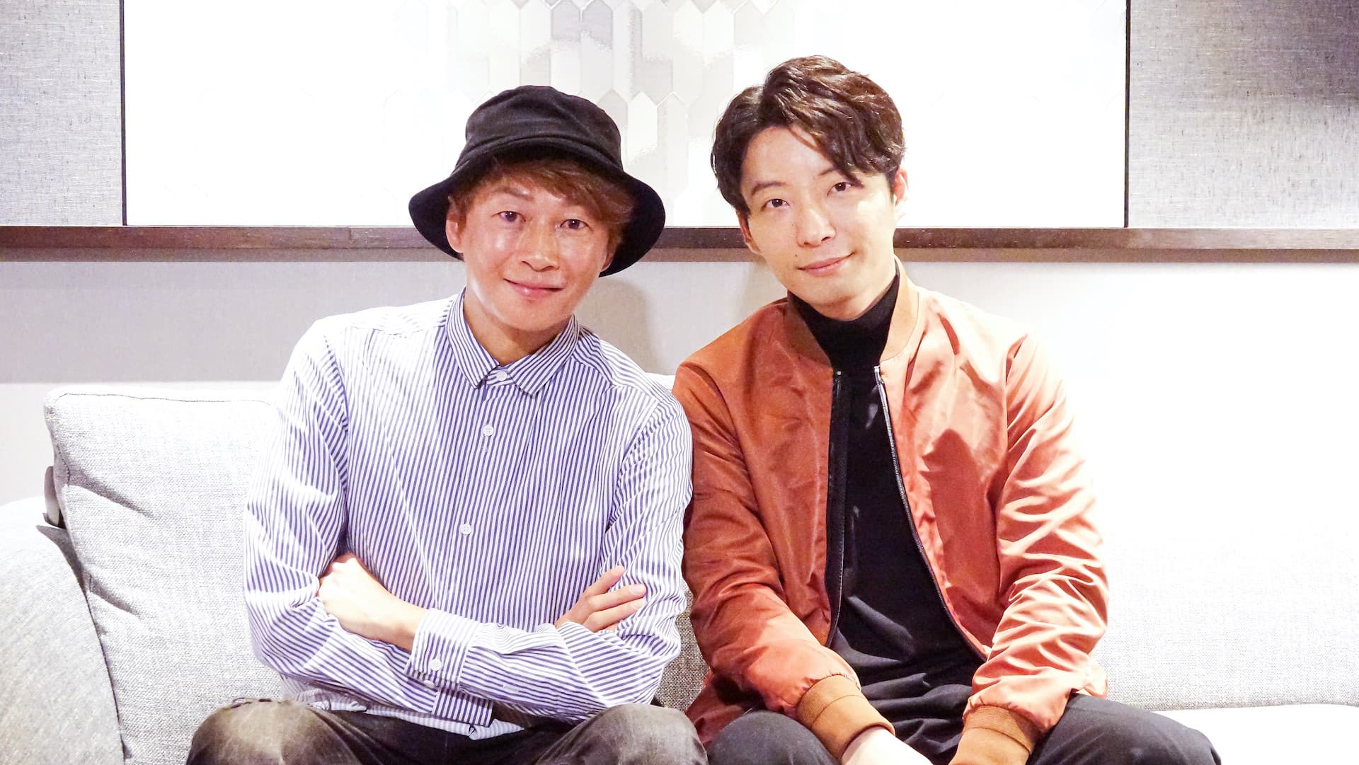 吳建恆(右)為星野源的台北演唱會廣告配音,兩人相見甚歡。(雅慕斯娛樂提供)