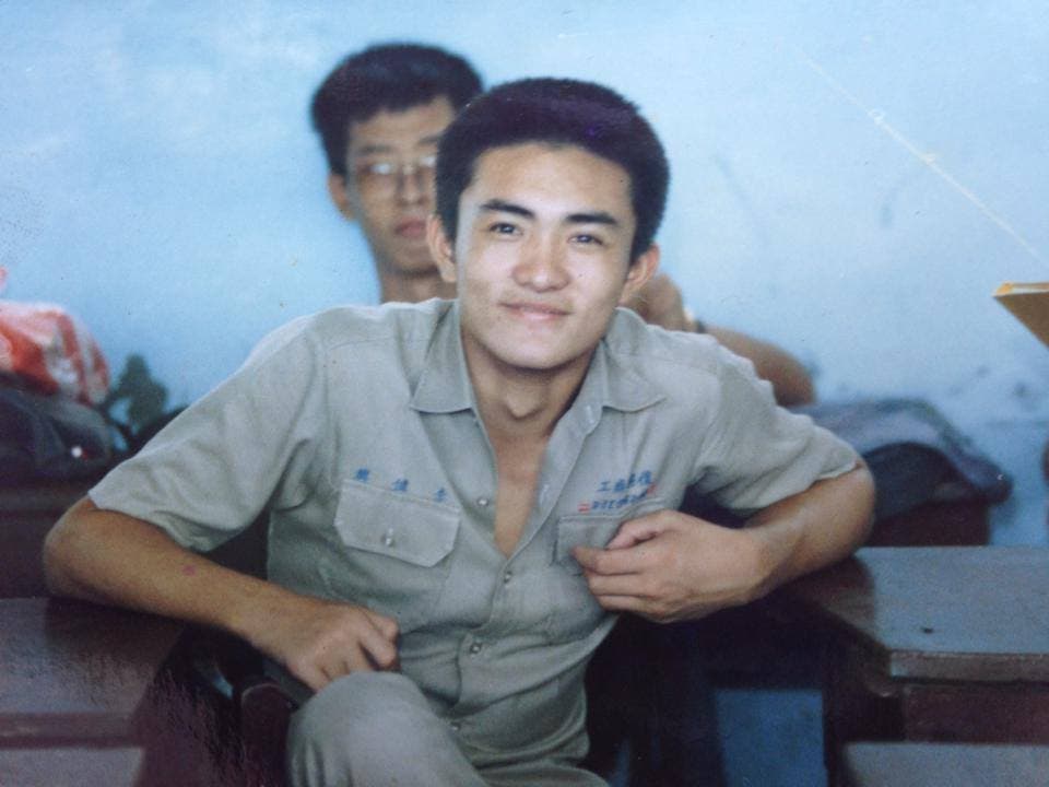 李㼈年輕時外型相當俊美，吸引許多粉絲目光。（翻攝李㼈臉書）