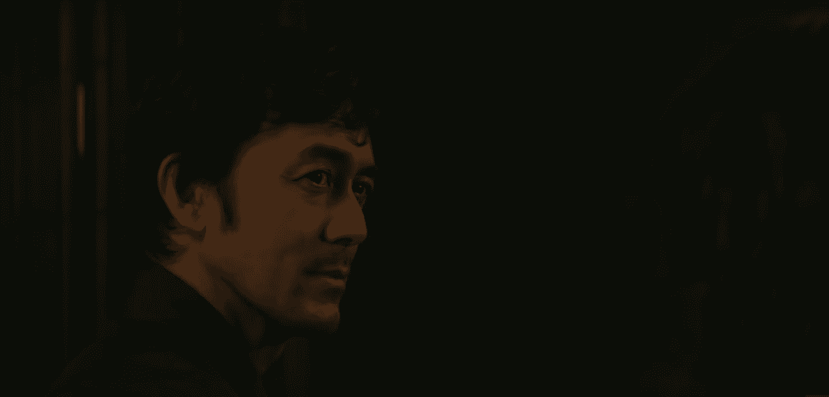阿部寬在片場很ㄍㄧㄥ,但看日本隊世界盃比賽時超嗨。(翻攝自預告)