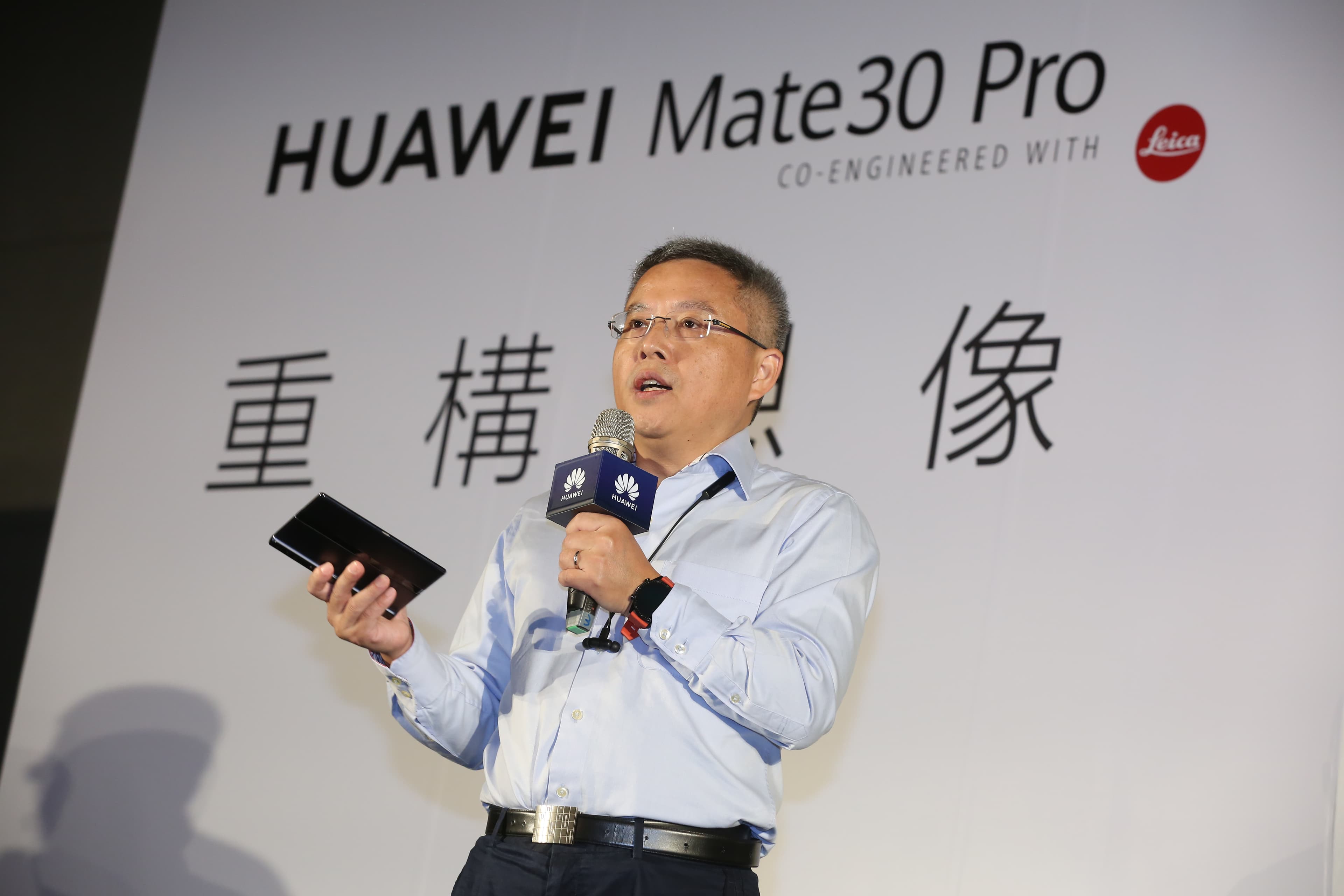 華為在台發表旗艦機Mate 30 Pro前爆出「中國台灣」爭議,台灣總代理訊威技術總經理雍海強調,一定會遵守並配合台灣法令。