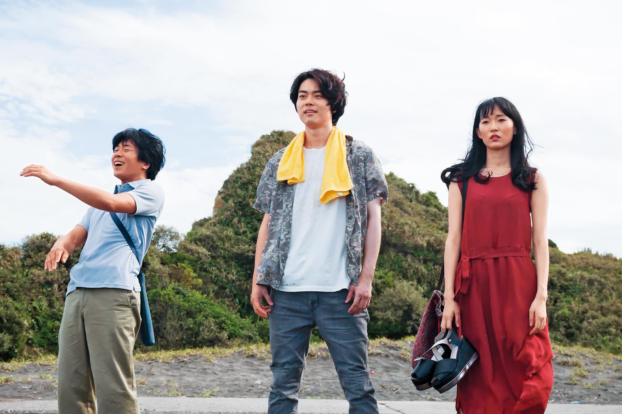 河村光庸監製的《啊,荒野》由菅田將暉(中)、韓國男星梁益準(左)主演,勇奪去年日本藍絲帶獎最佳影片。(翻攝自日本雅虎)