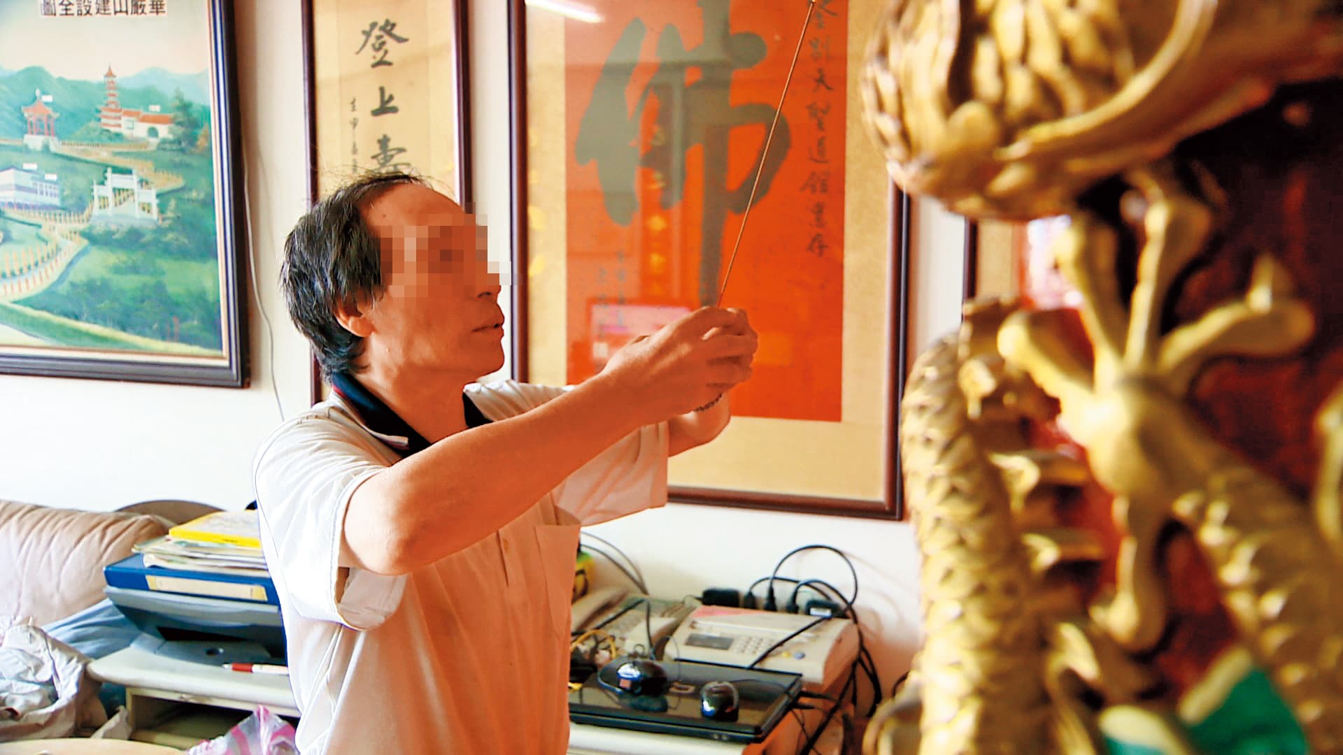陳女為挽回舊愛,先找到自稱「李天人」(圖)的法師幫她作法,進而認識從事徵信業的黃文進。(東森新聞提供)