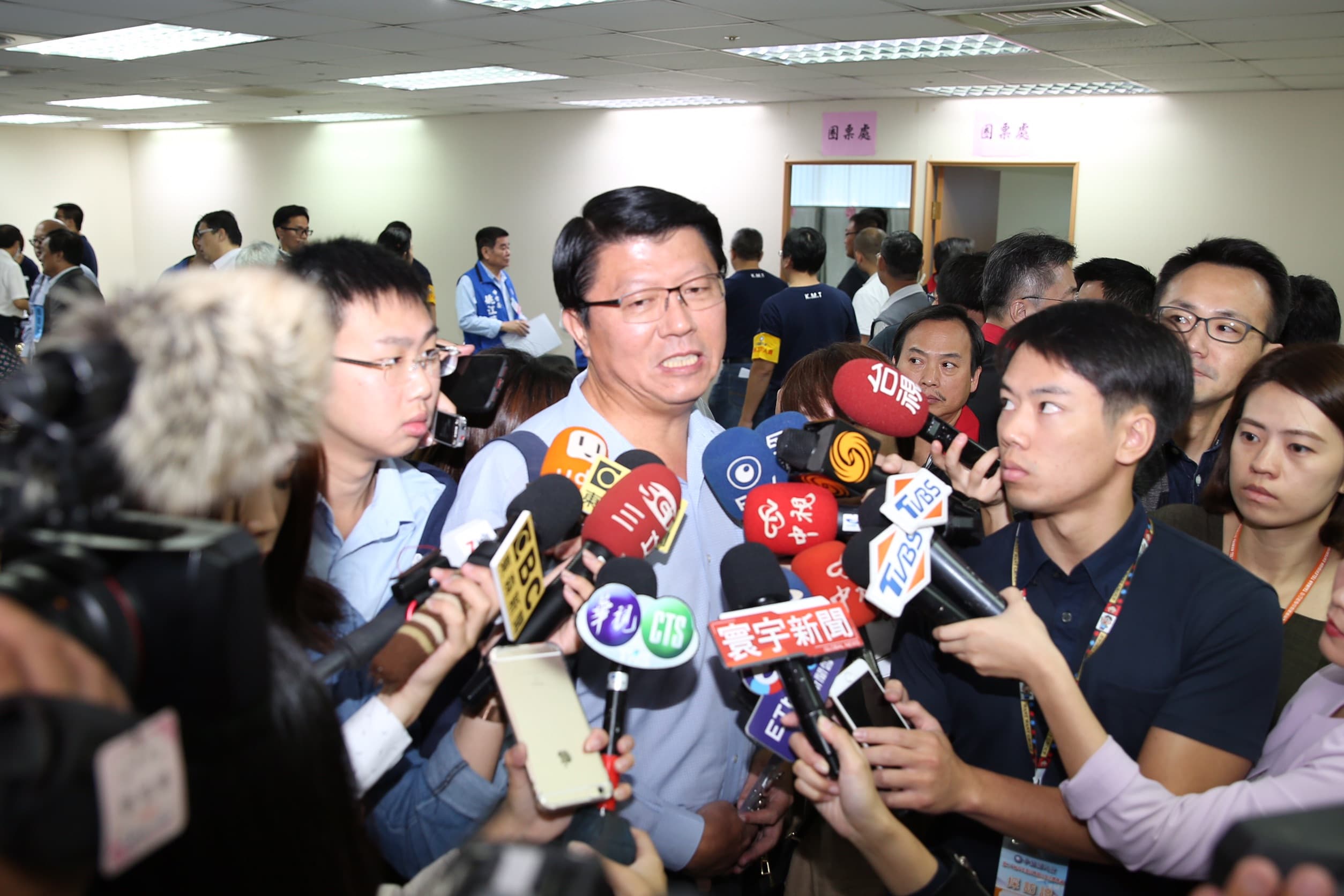 謝龍介強調:「國會的過半,如果真的要靠韓粉才過半的話,那讓我思考2天」。