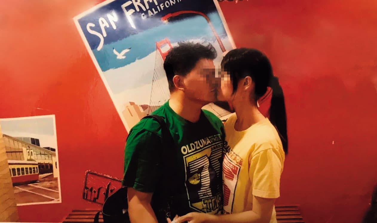 秦、洪吻得深情,出遊台灣各地時都會留下愛的紀錄。(讀者提供)