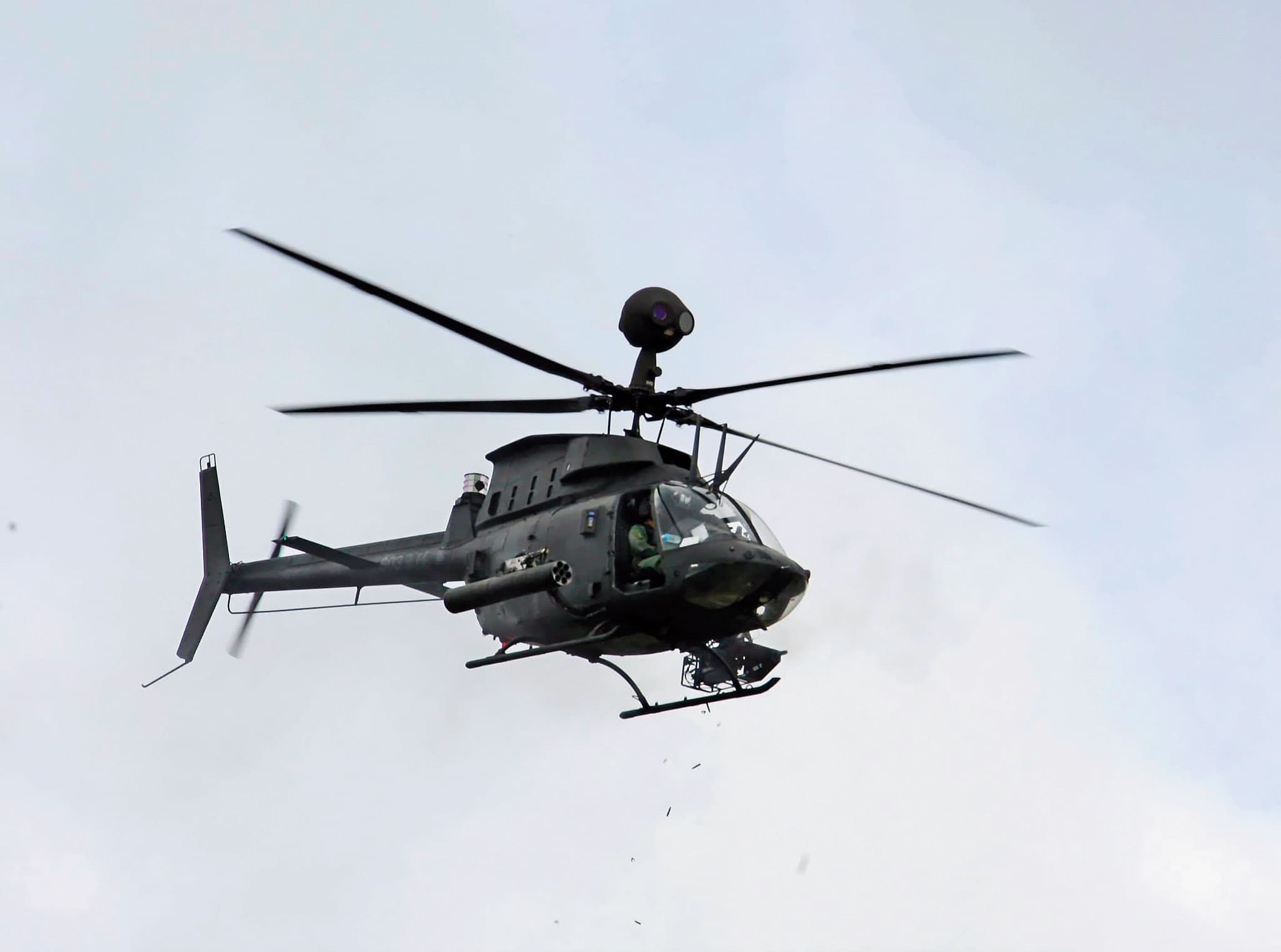 秦姓飛官曾駕駛OH-58D直升機,負責陸軍第一線的戰搜任務。(翻攝國防部發言人臉書)