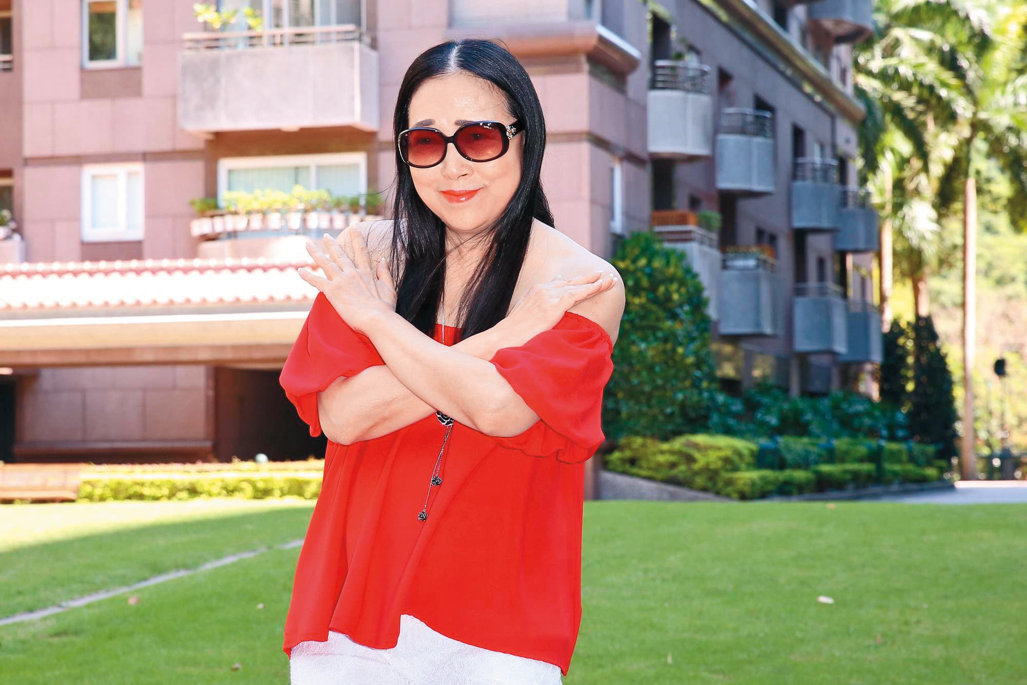 先前許純美公開亮相時，比起早期的她已樸實無華許多。