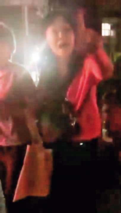 王瞳收到法院傳票，竟和媽媽、阿姨（右）成「王家三婆娘」，到馬家侵門踏戶，對馬妻興師問罪。（翻攝梁敏婷臉書）