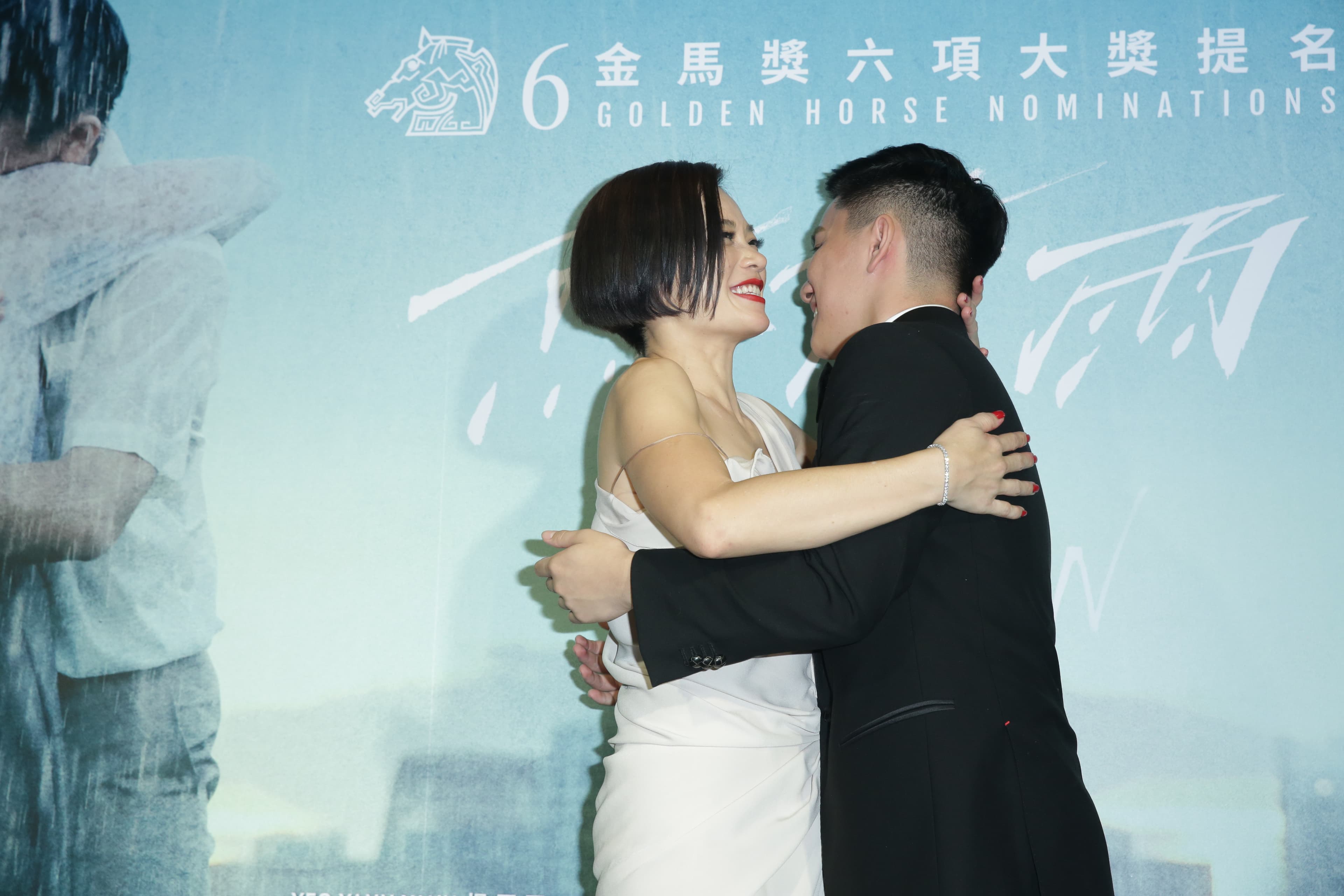 片中許家樂對楊雁雁說「我想hug你」，如今已成了兩人的金句，在慶功宴上這對「母子」也熱情擁抱了彼此。