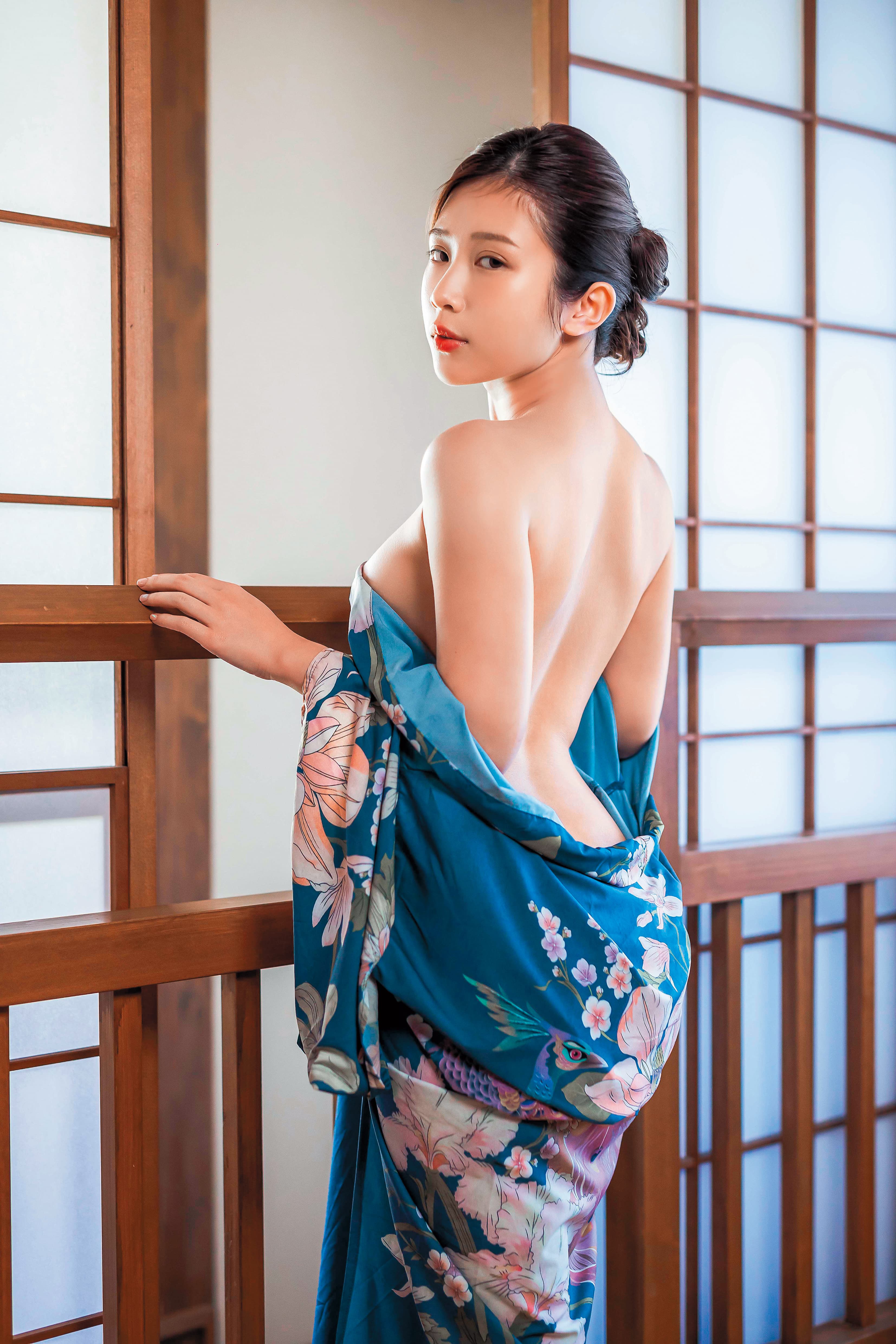 雞排妹直言有約會對象,而且認為因此有親密關係很正常。(水靈文創提供)