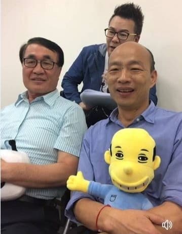 沈玉琳多次與韓國瑜一起開直播。(翻攝臉書)