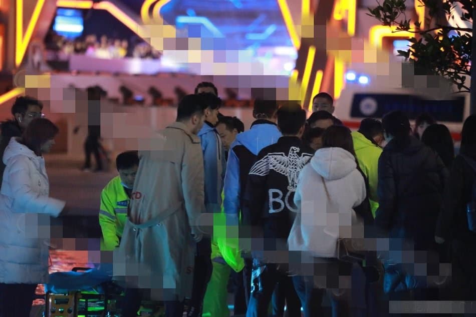 高以翔錄影中途倒地,救護人員對他施以近10分鐘心肺復甦術。(網路圖片)