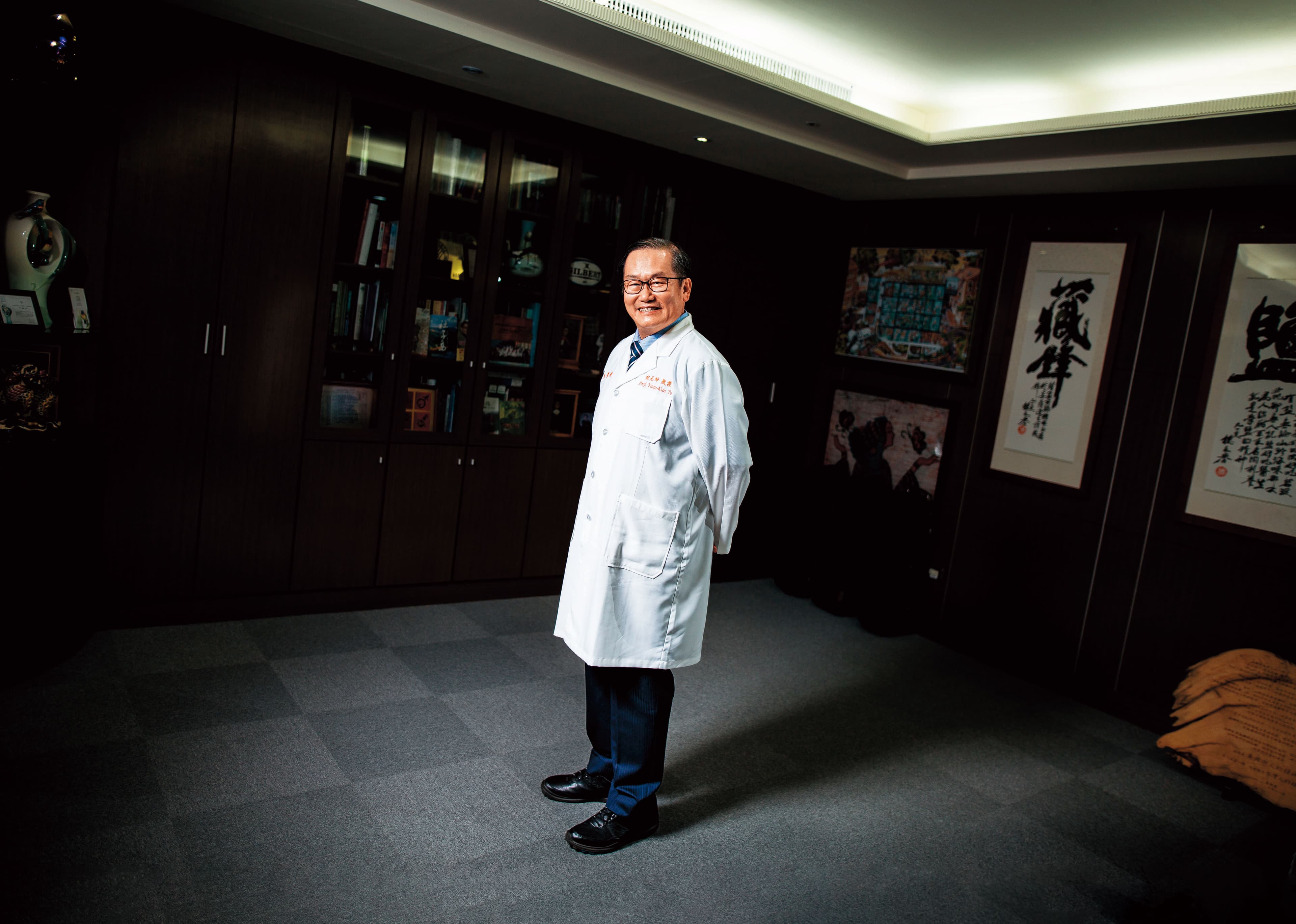 醫療奉獻獎得主杜元坤常至醫療不發達的國家義診,每月並固定率隊去澎湖駐診一整天,他說,如此澎湖民眾便不必舟車勞頓、還要花高額機票與住宿費用來台看病。