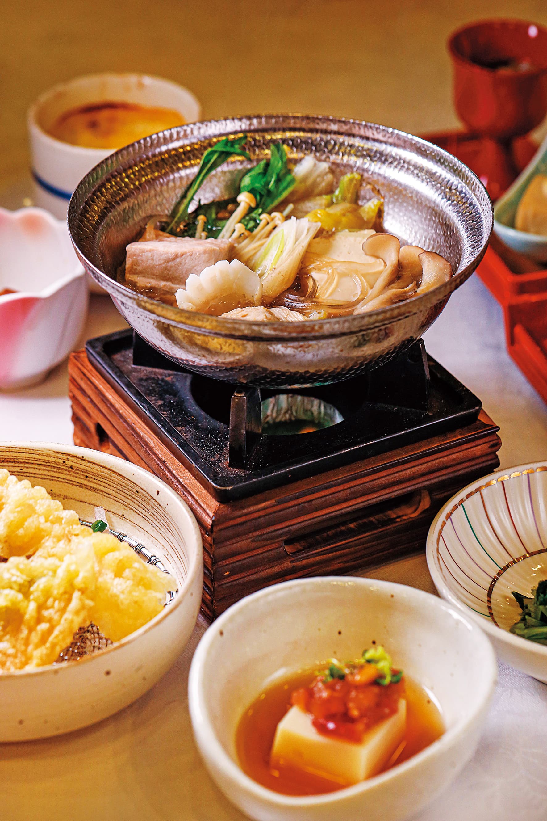 海鮮鍋、海鮮天婦羅,這頓飯是海味大集合。