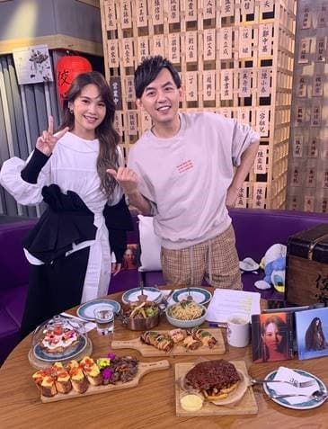 對於黃子佼婚期一拖再拖,楊丞琳相當不滿認為「一定有問題」。(Yahoo TV提供)