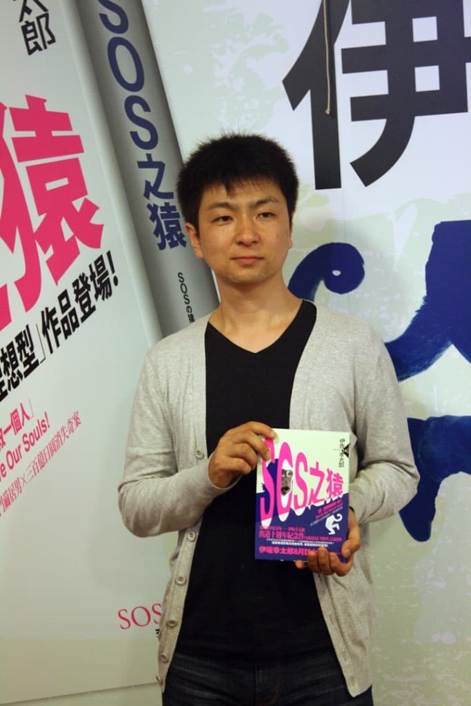 日本作家伊坂幸太郎因為聽了齊藤和義的歌,決定辭掉工作專心寫小說。(翻攝自newtalk.tw)