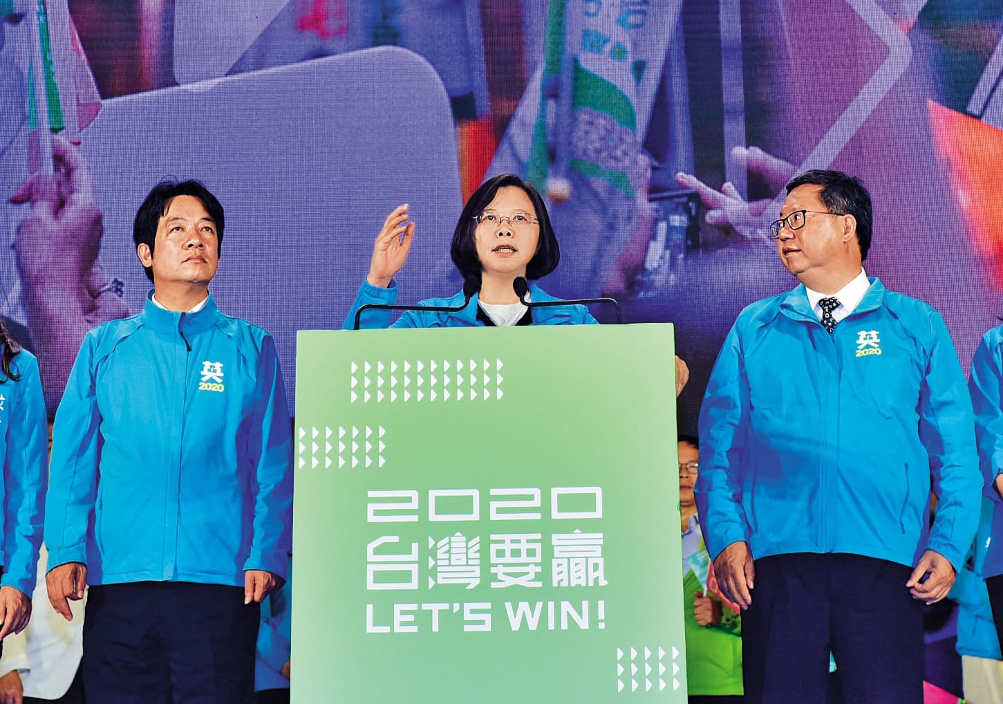 蔡英文民調穩定領先，她1日在新北市競選總部成立大會喊話力衝國會過半，並強調關鍵就在不分區席次。（蔡英文競選辦公室提供）