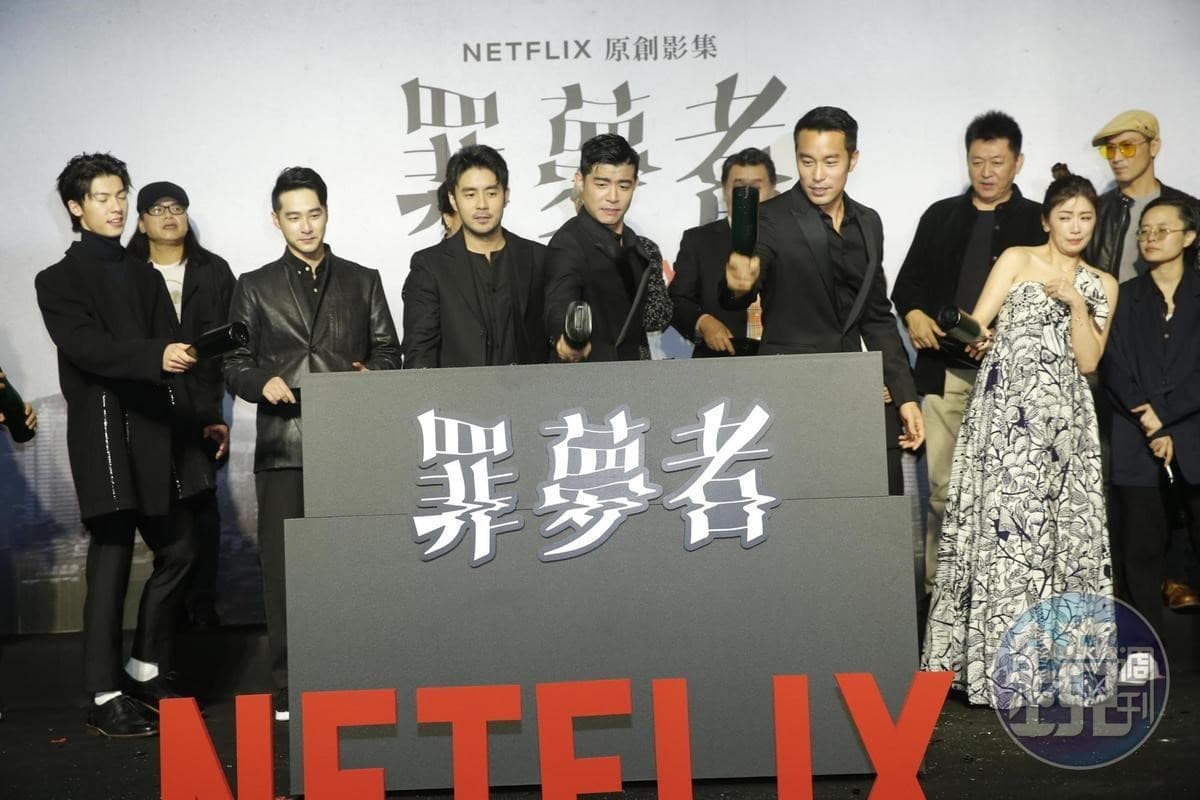 陳映蓉(前排右起)執導的《罪夢者》集合賈靜雯、張孝全、王柏傑等大咖,播出前演員齊聚記者會。