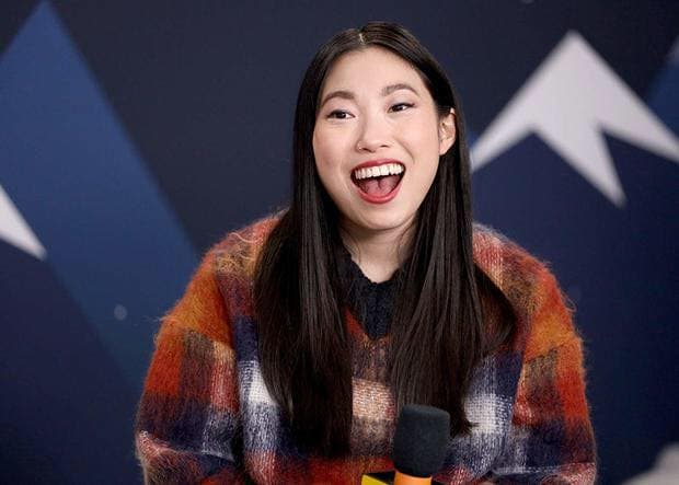 好萊塢女星奧卡菲娜在以演員出道前,是以Rapper廣受眾人所知。(翻攝自《檀報》臉書)