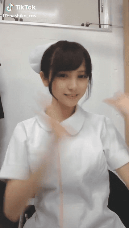 桃月梨子的本業為護士。(翻攝自日網