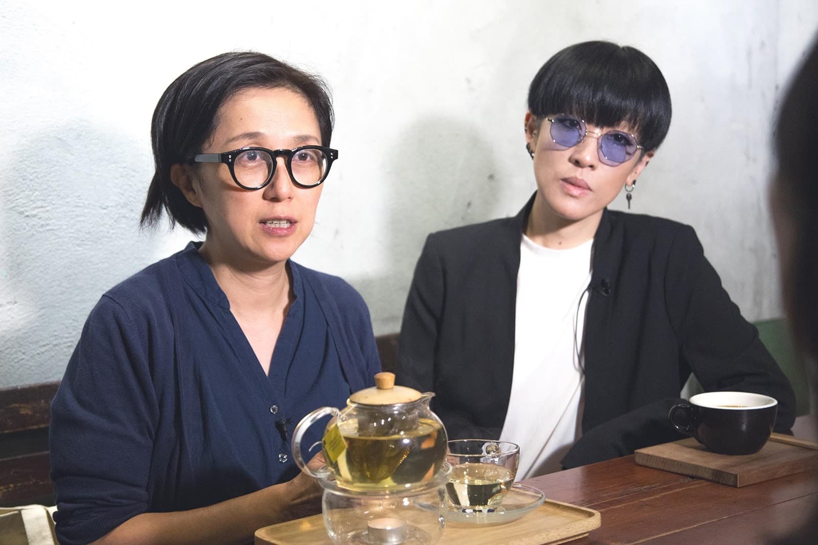 黃韻玲(左)、陳珊妮(右)討論未來巨星的樣貌時,認為時代不同,應該先討論用什麼標準來衡量。(影視及流行音樂產業局提供)