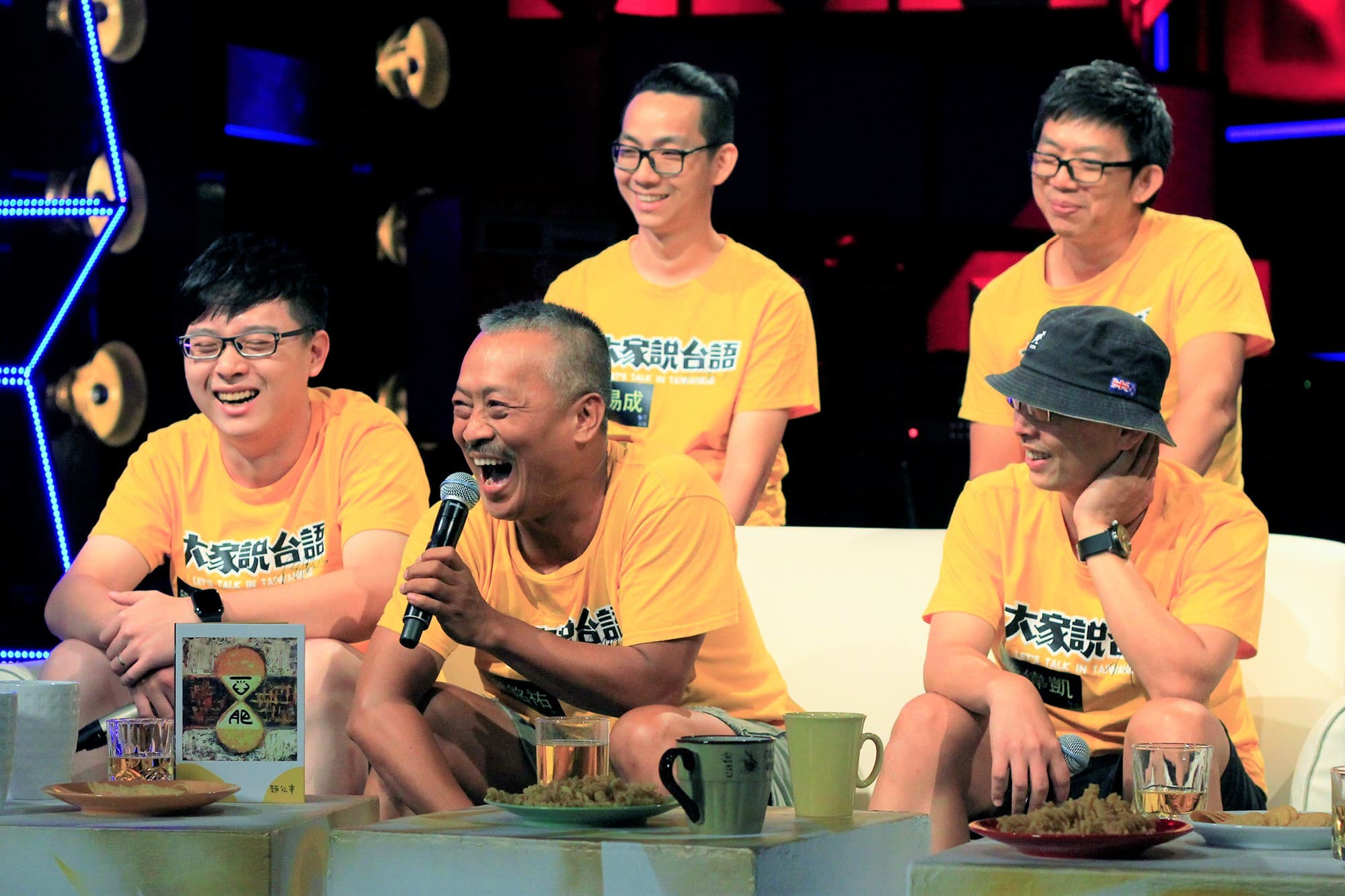 謝銘祐自爆廟口演唱聽眾只有一人,還是那間廟的廟公 。(公視提供)