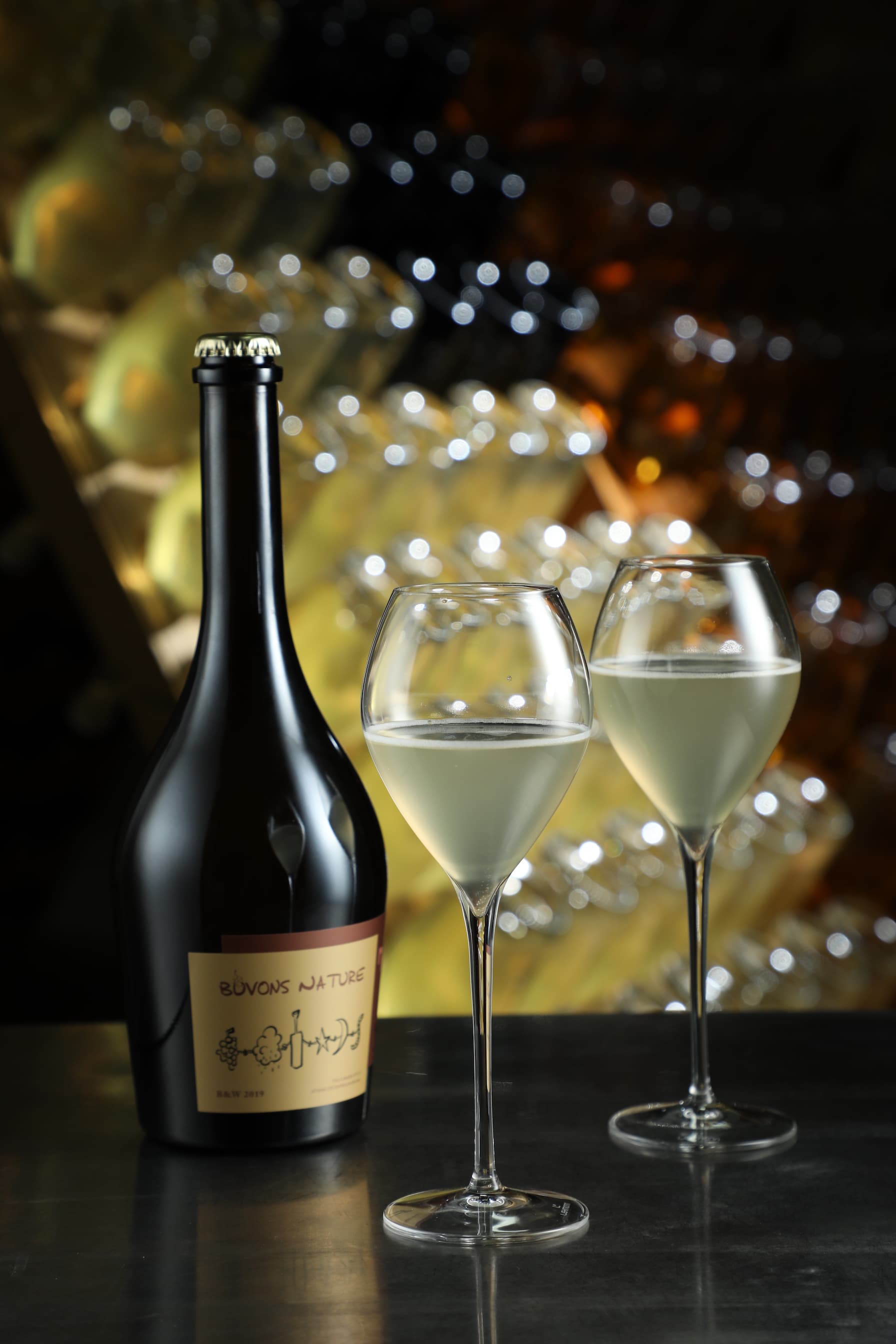 「B&W釀酒實驗計畫」加了0.5%verjus的Special Cuvée 自然派氣泡橘酒，清新圓潤。（2,400元／瓶）